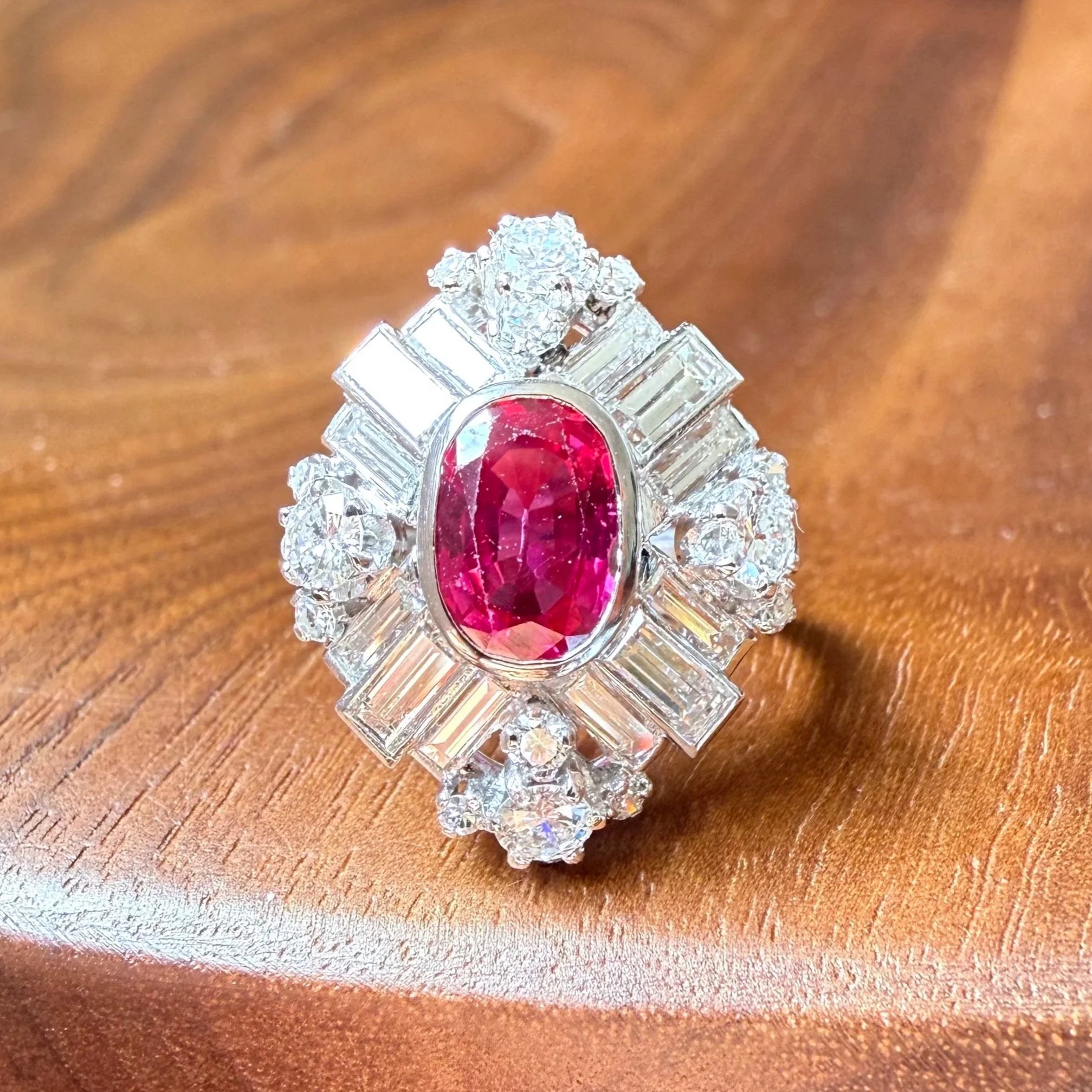 "La Vega" Bague vintage des années 1960, en or blanc, platine, rubis et diamants