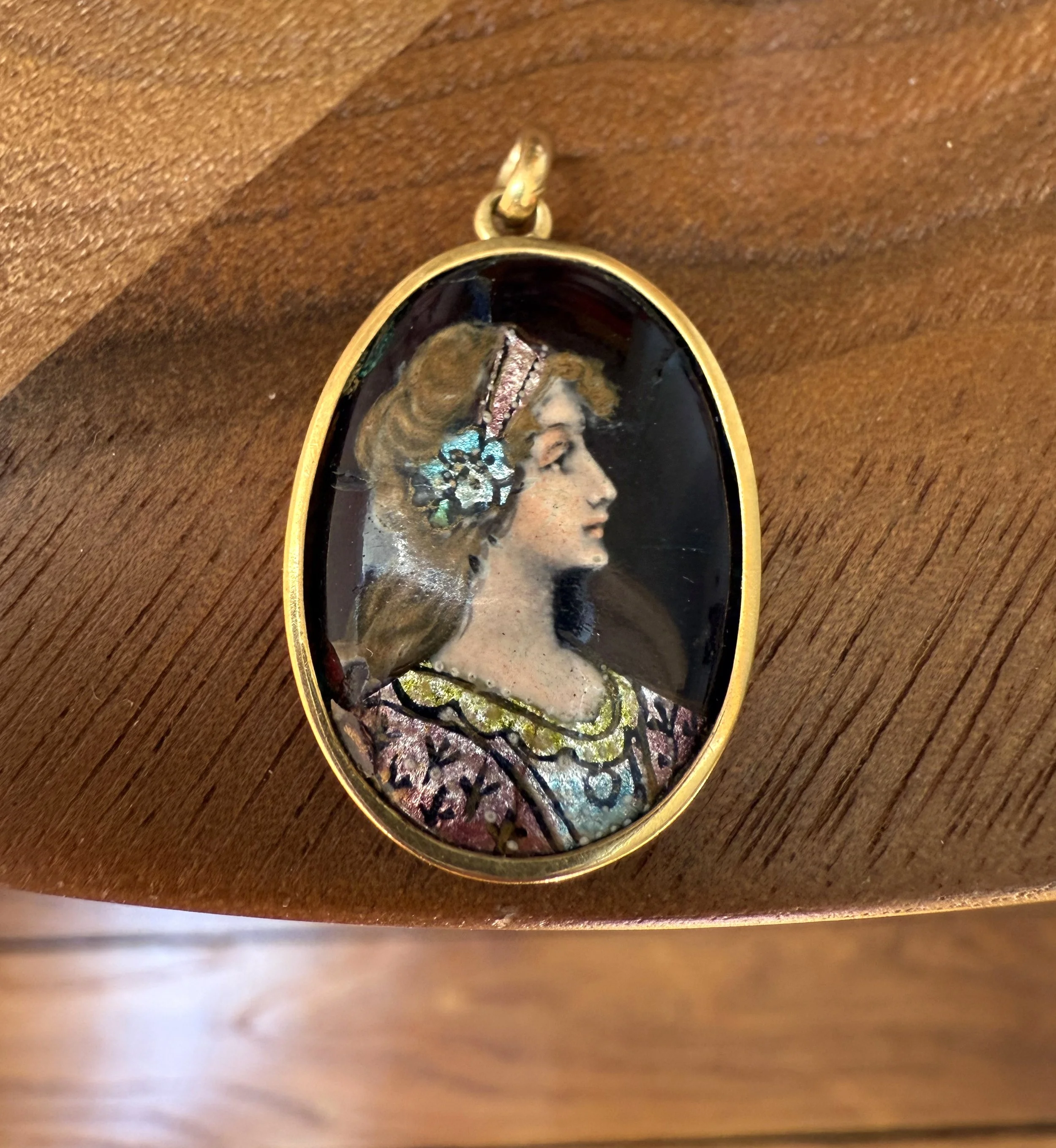 Sarlandie, Pendentif ancien en or jaune et émaux de Limoges