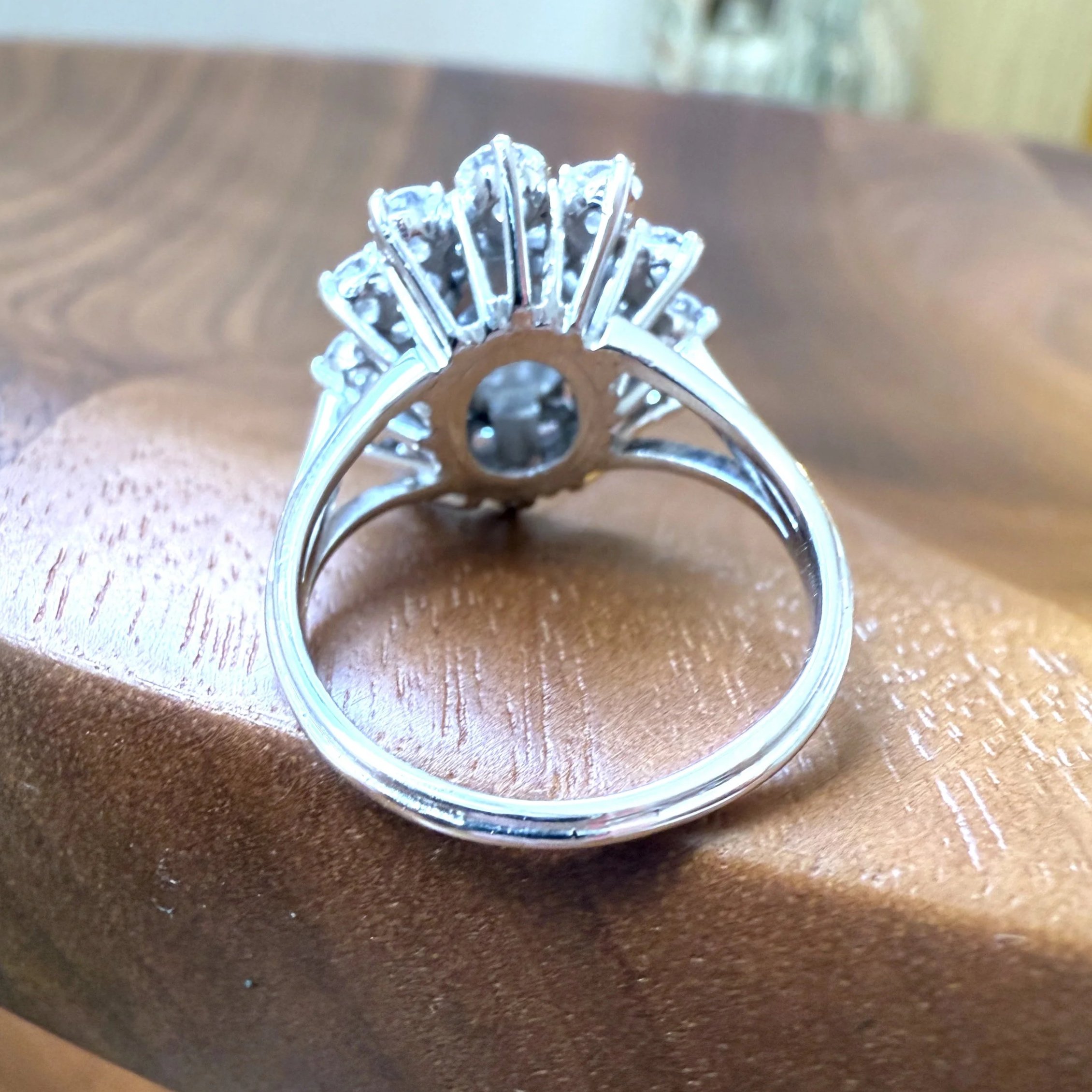 ADR2850-Bague-diamants-entourage-ovale-certificat-louvre-paris-bijoux-anciens-couronne-estate-jewelry-french-reine-queen4.jpg