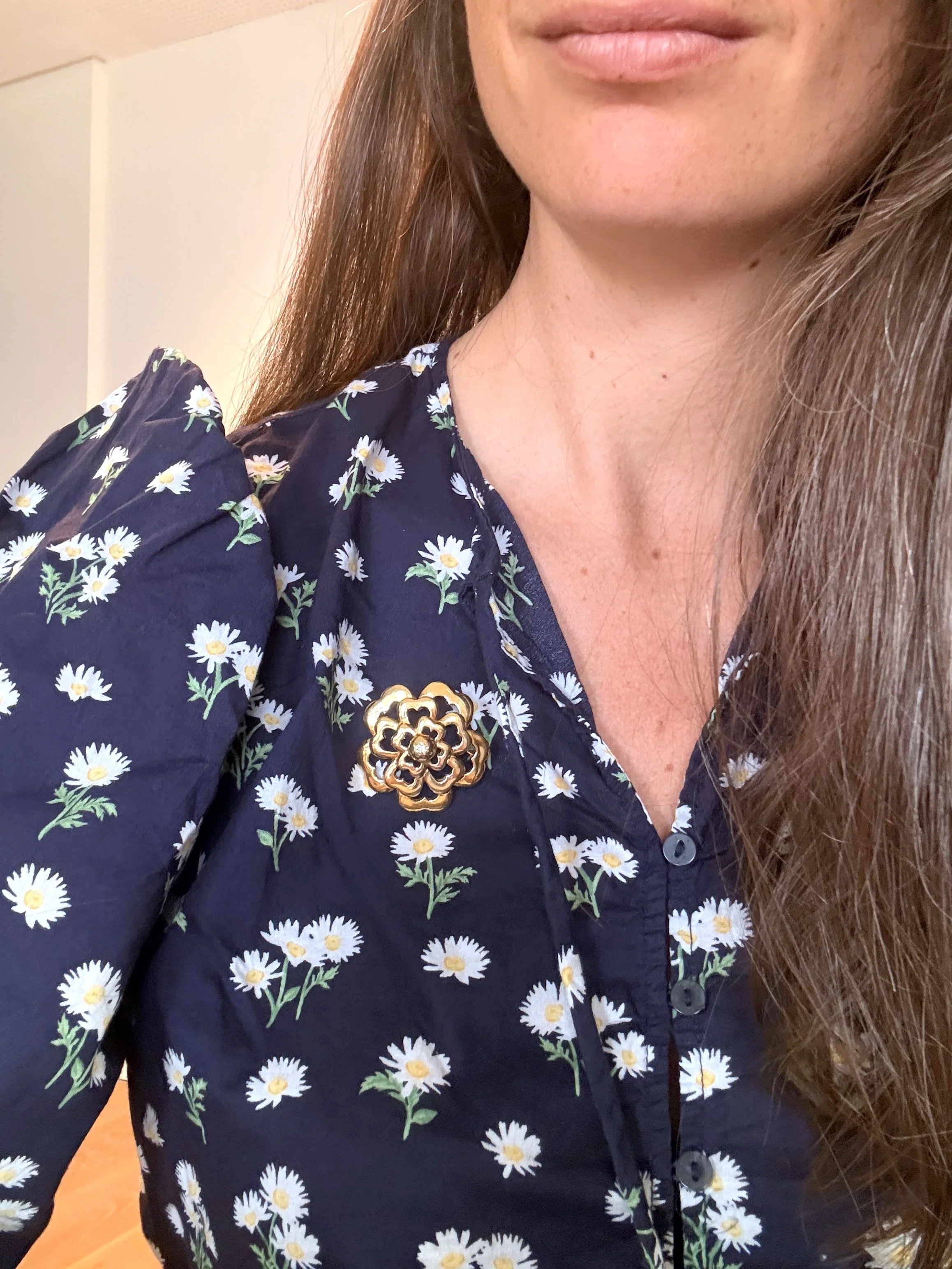 ADR3026-broche-Camelia-or-jaune-fleur-chanel-style-diamant0.jpeg