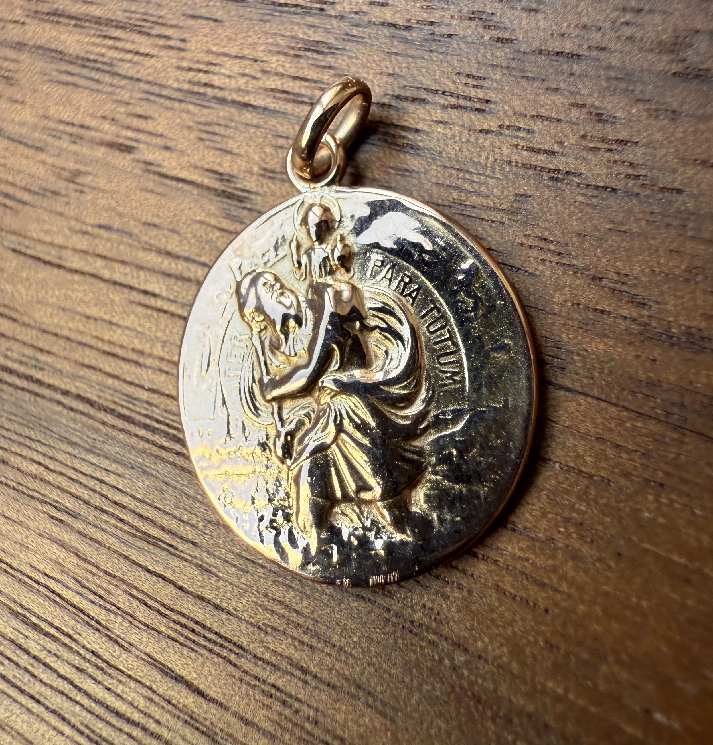 ADR2866-medaille-ronde-saint-christophe-or-jaune-cadeau-naissance-bapteme-communion-confirmation (2).jpeg