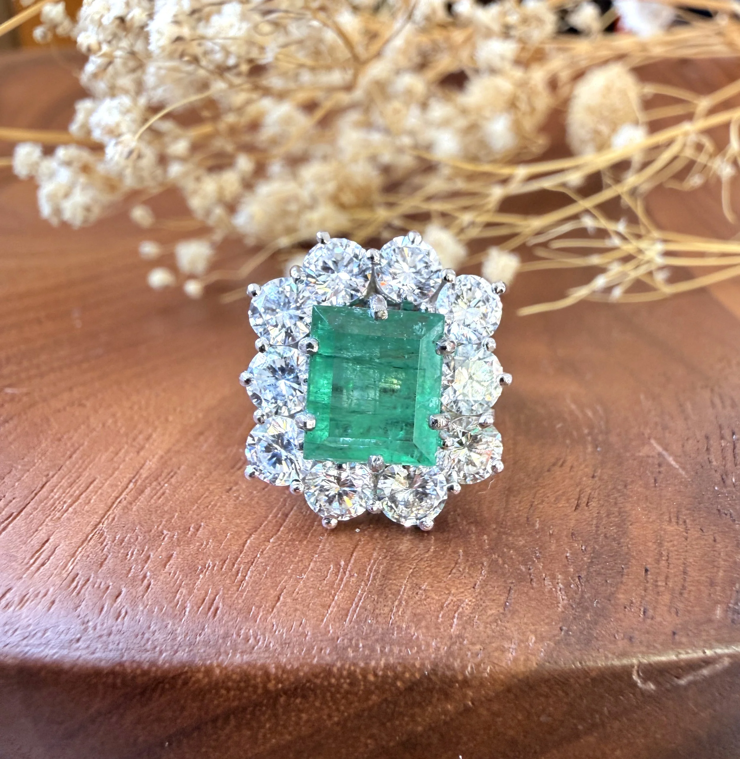 ADR3020-Bague-rectangulaire-marguerite-rare-vintage-emeraude-emerald-bague-mariage-anniversaire-aniversary-paris-french-estate2.jpeg