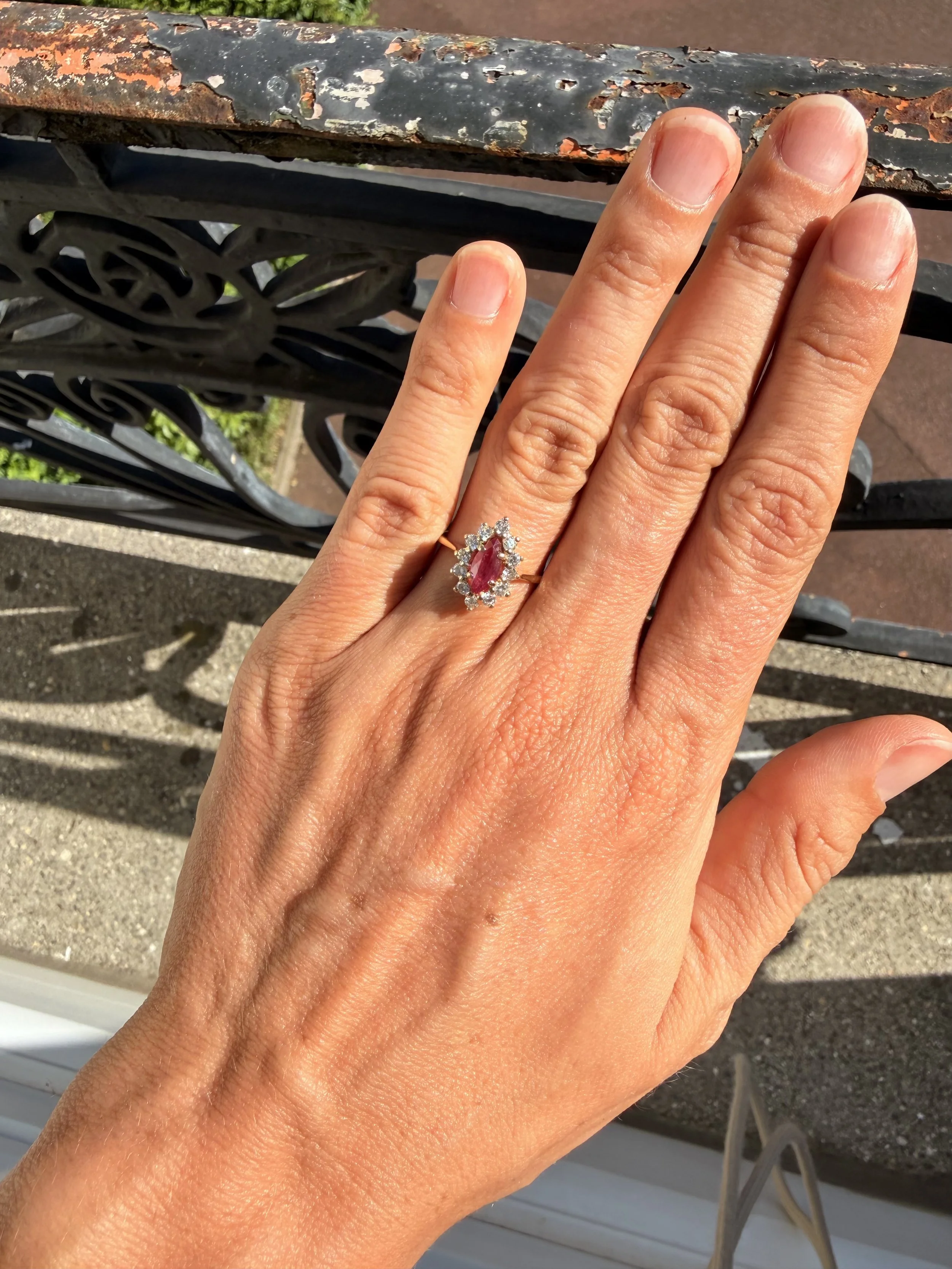 ADR3012-Bague-josephine-rubis-diamants-or-jaune-navette-marquise10.jpeg