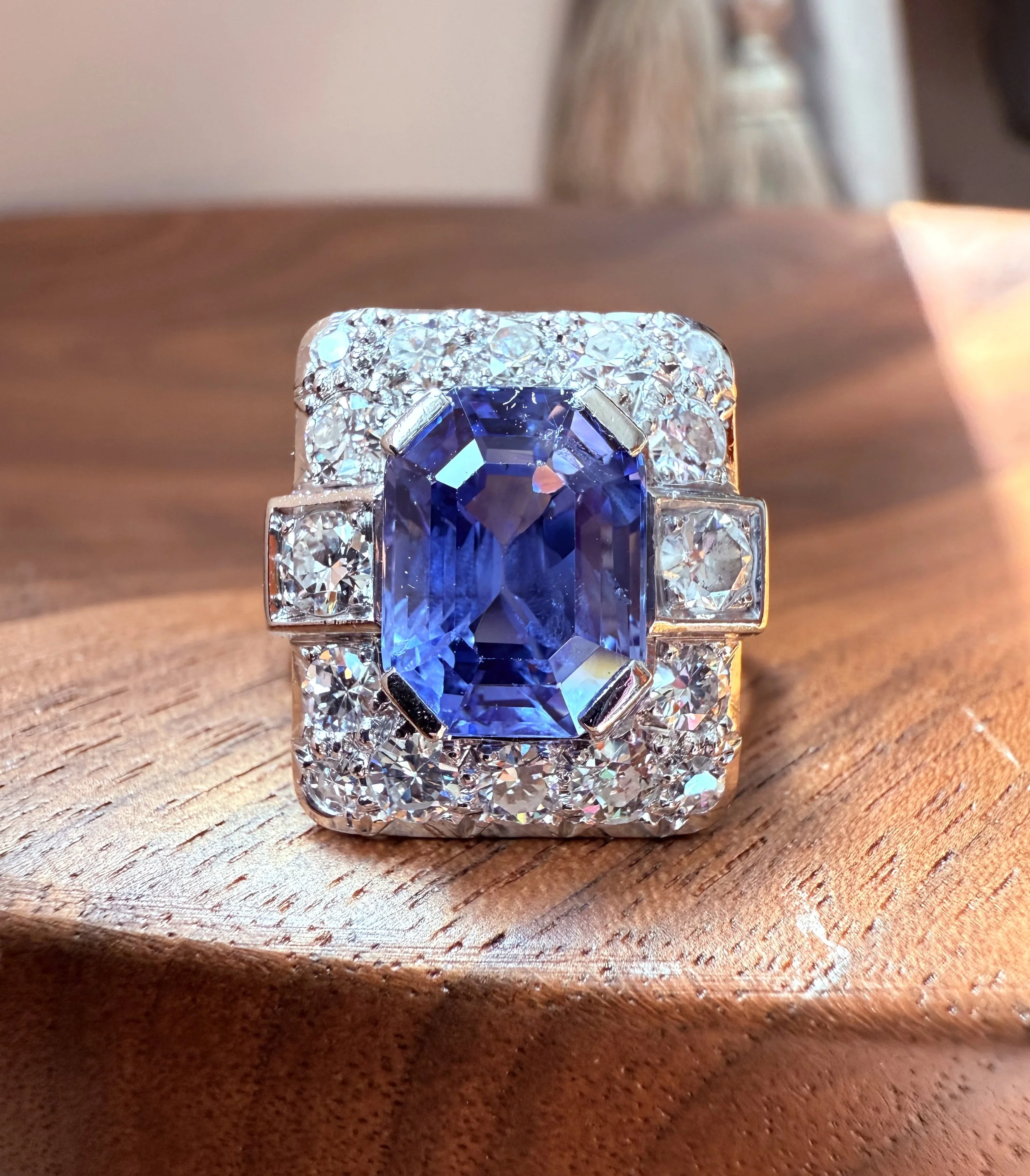 "La Zéphyr" Bague ancienne d'époque Art Déco en platine, saphir et diamants