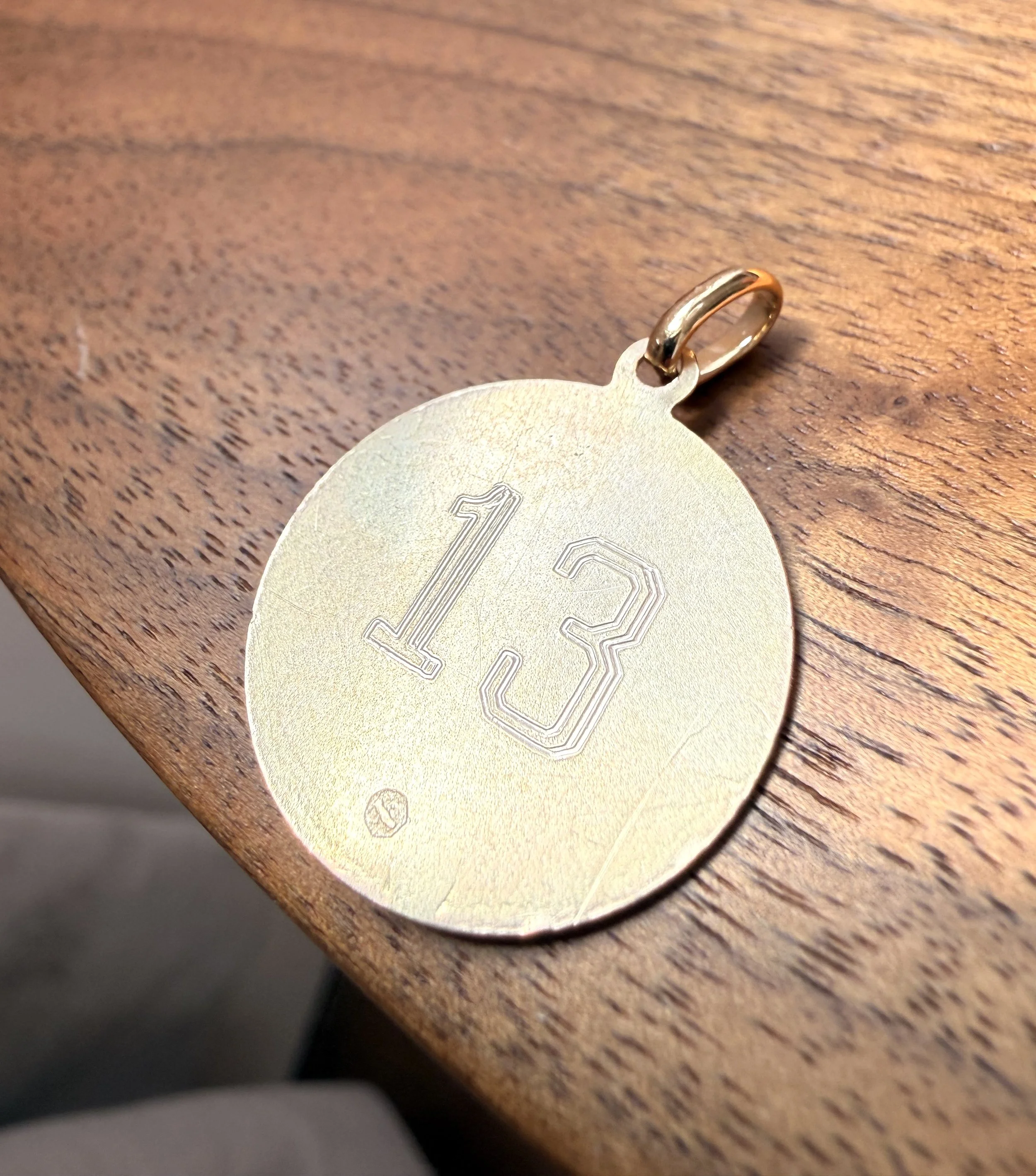ADR2972-medaille-vierge-or4.jpeg