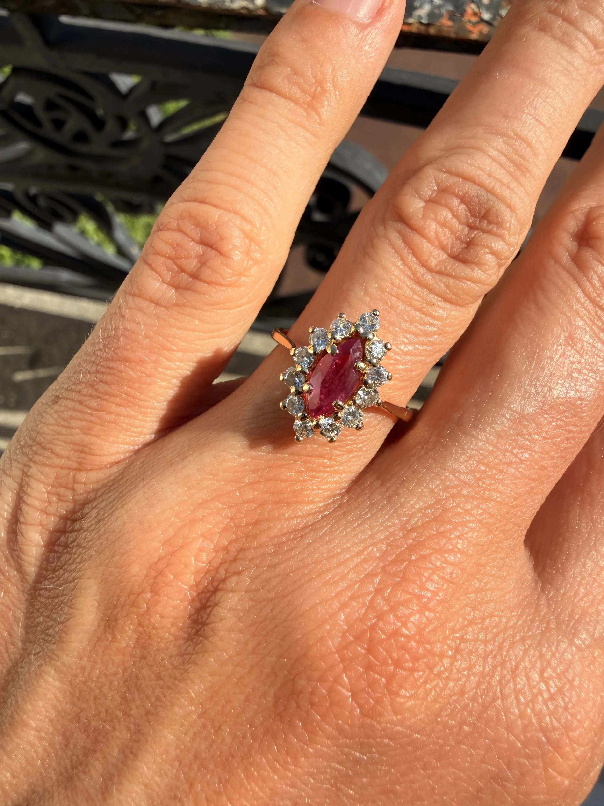 ADR3012-Bague-josephine-rubis-diamants-or-jaune-navette-marquise11.jpeg