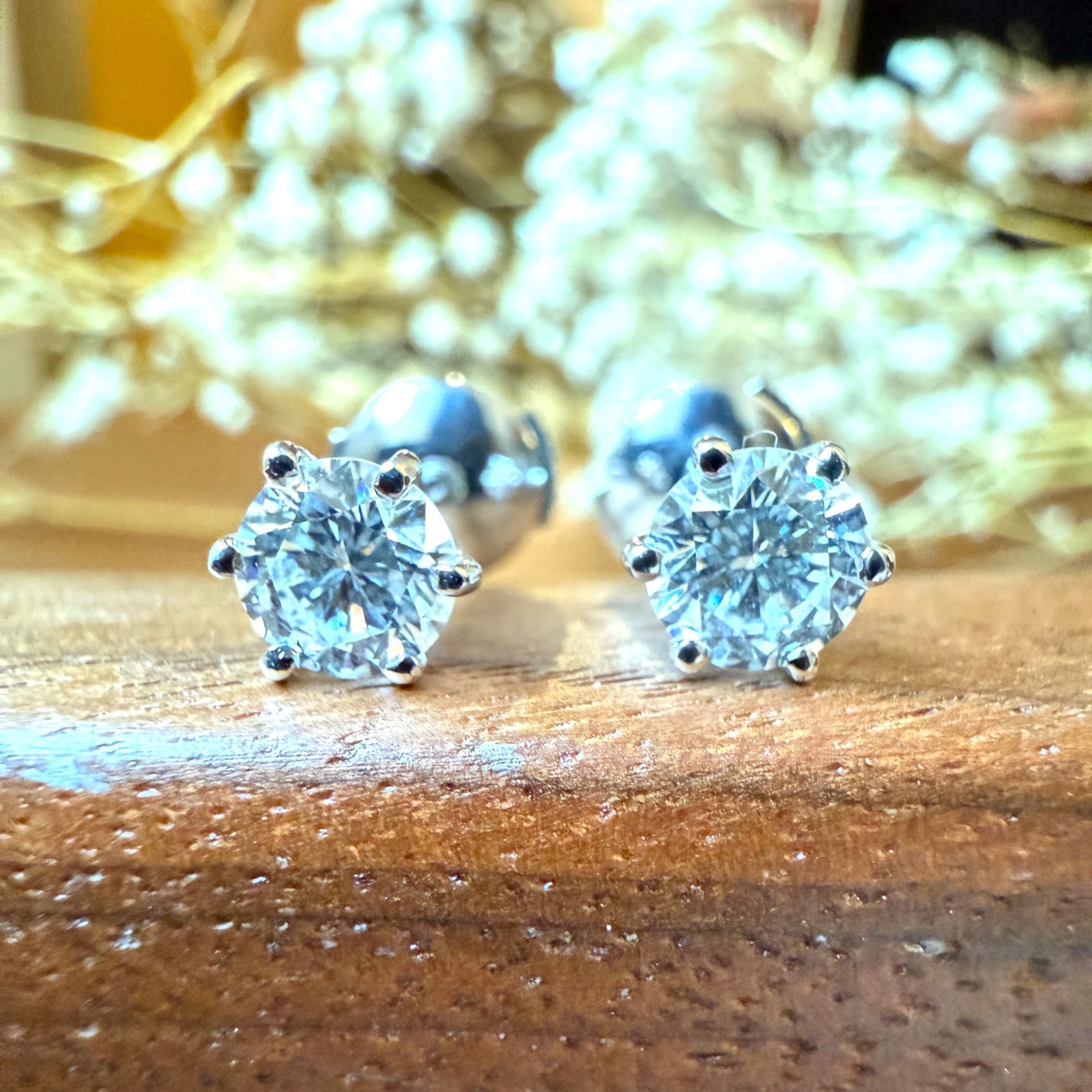 Puces d'oreilles en or blanc et diamants 0,56ct et 0,57cts E VS1 avec certificats GIA
