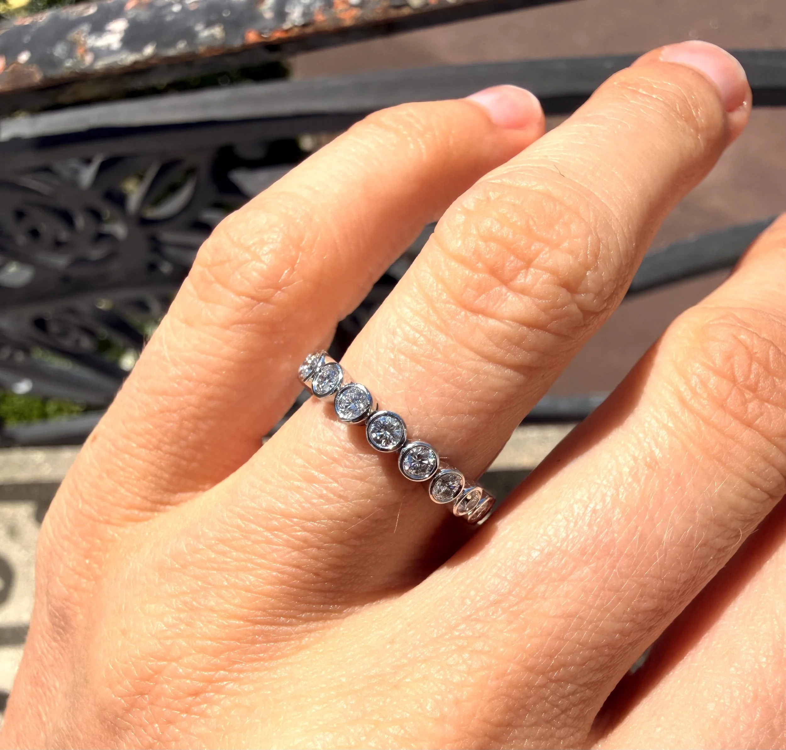 ADR3045-de-Beers-bague-mobile-diamants-alliance-diamonds-ring18.jpeg