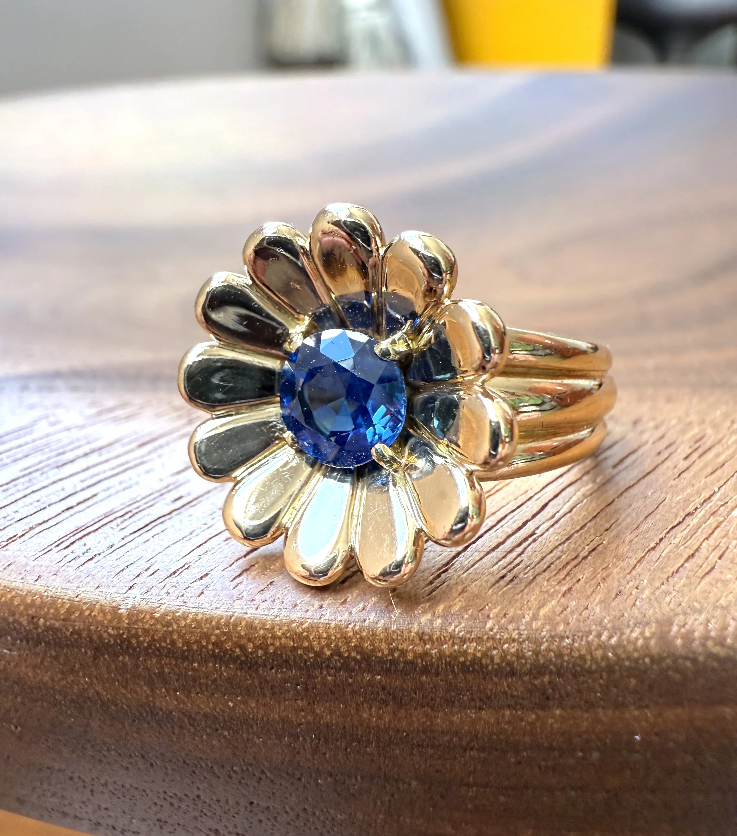 ADR2840-bague-or-jaune-saphir-l-agathea-cadeau-naissance-mariage-fiancaille-anniversaire (1).jpeg