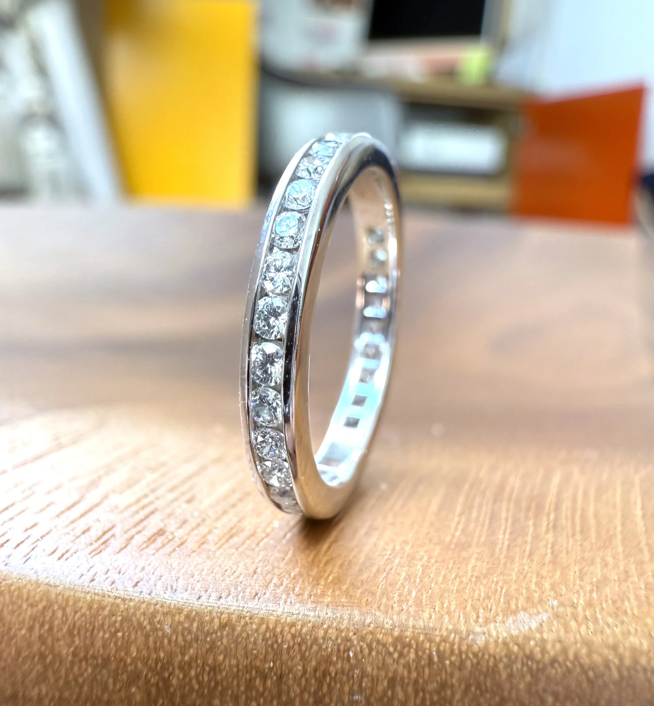 ADR2356-alliance-tiffany-and-co-diamants-or-blanc-cadeau-fiancaille-mariage-naissance-anniversaire (5).jpeg