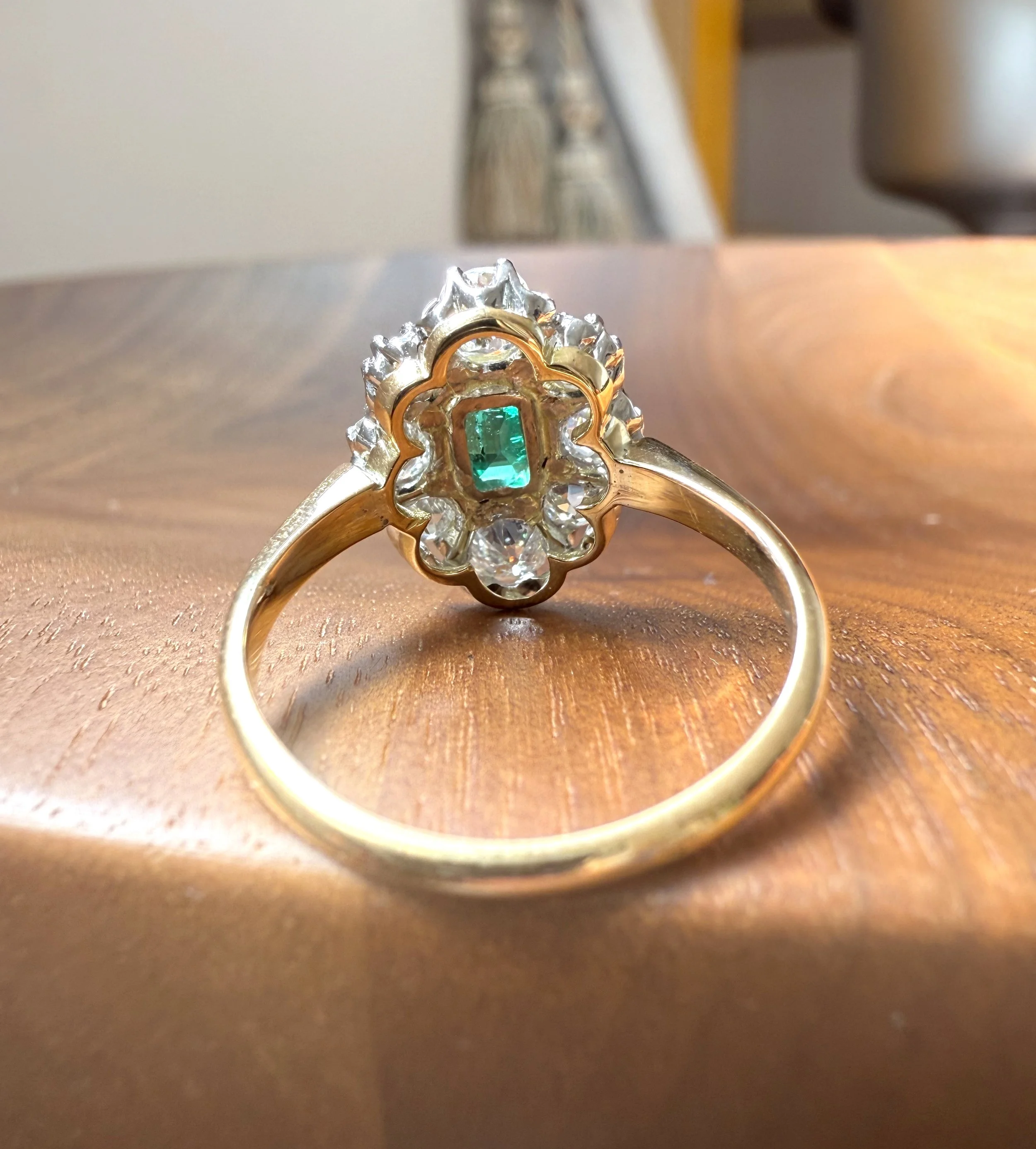 ADR2932-Bague-marguerite-emeraude-emerald-ring-diamants4.jpeg