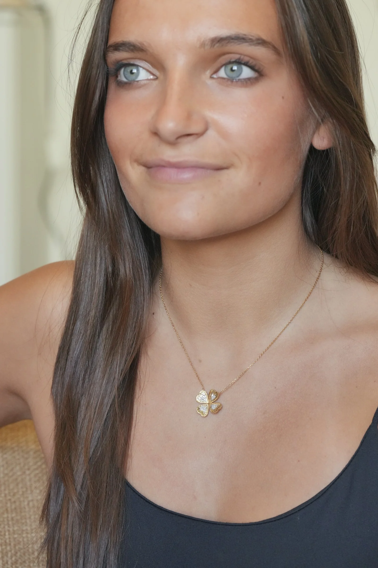 ADR3155-collier-trefle-or-gold-diamants1.jpg
