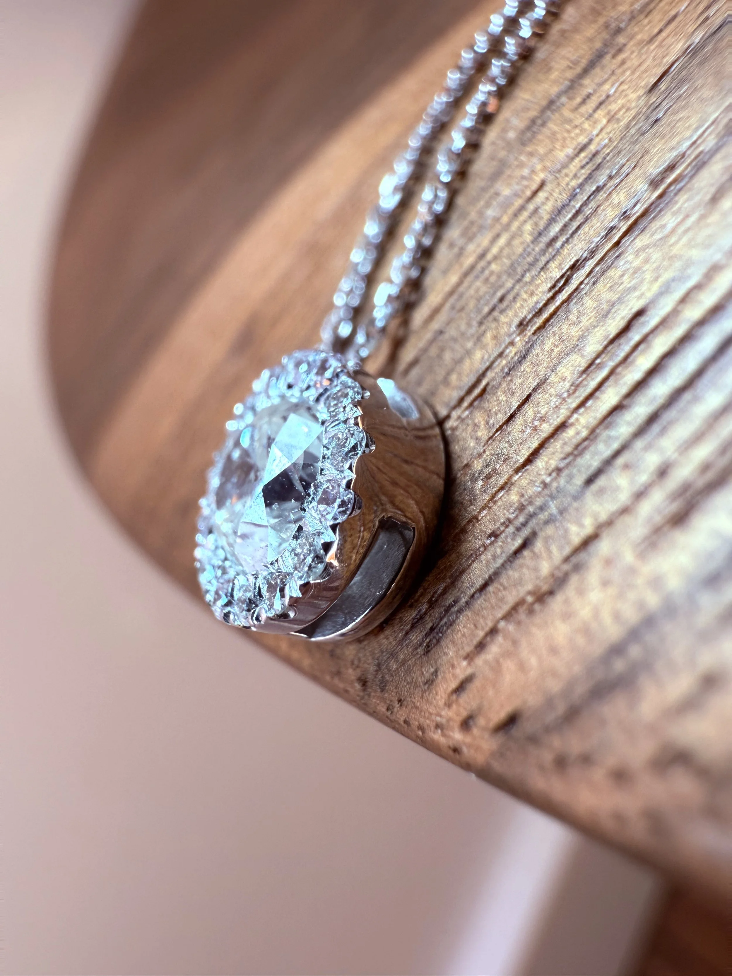 ADR2939-collier-solitaire-diamant-or-blanc-cadeau-naissance-anniversaire.jpeg (2).jpeg