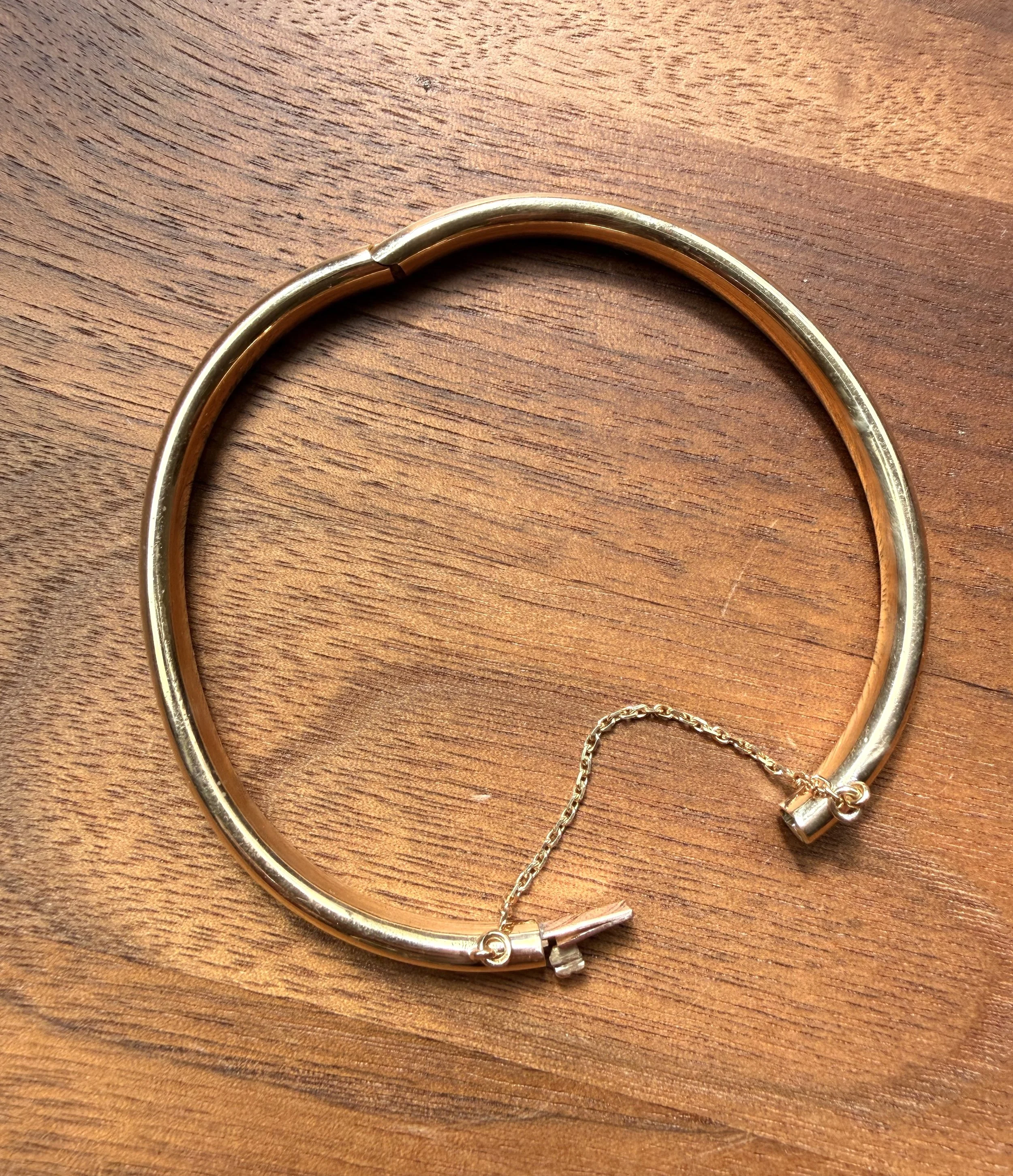 ADR3073-jonc-or-jaune-ovale-ouvrant-ancien-gold-bangle-french5.jpeg