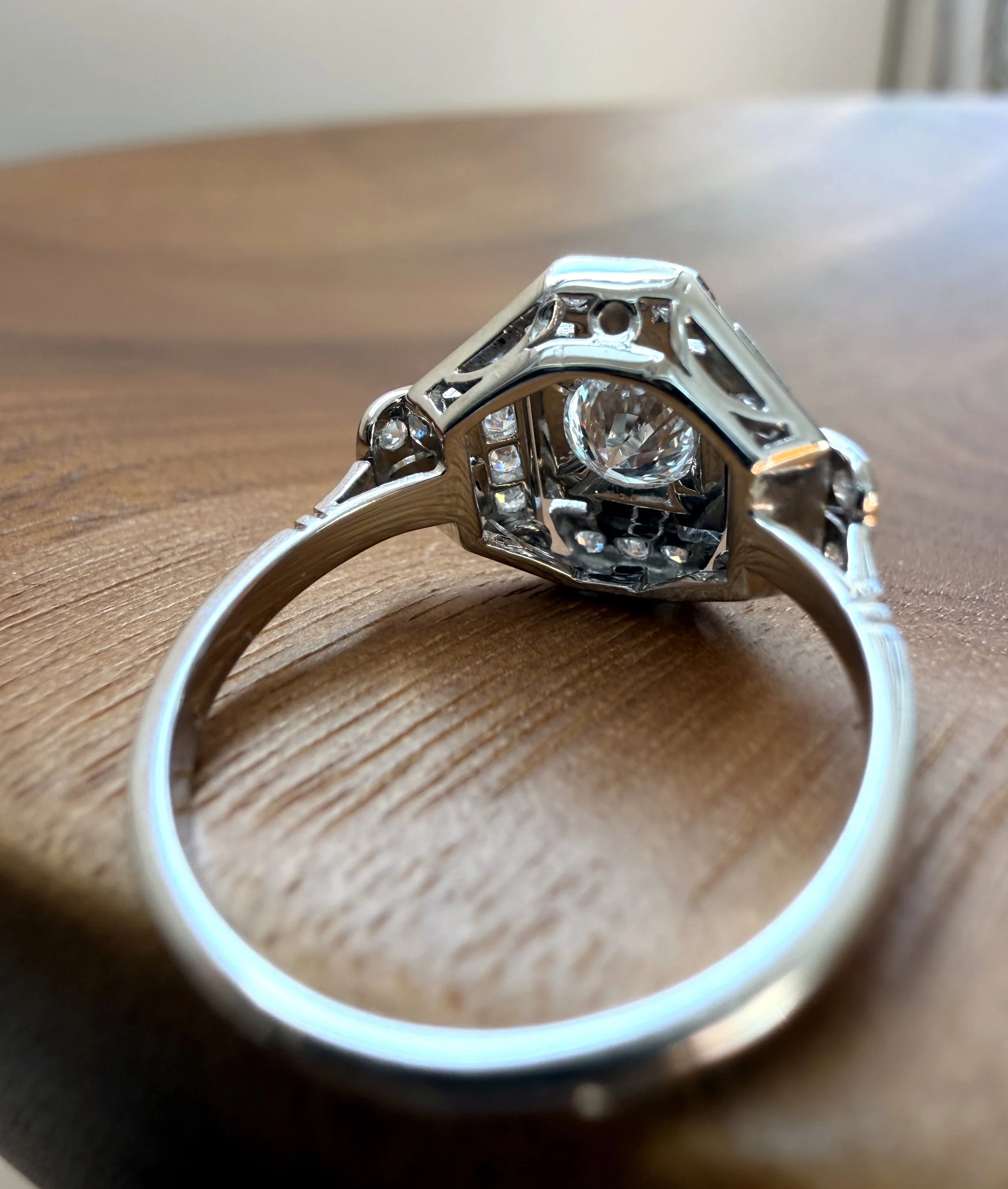 ADR3119-Bague-art-deco-ring-diamants-diamonds-rare-jewels-magnificent-estate-jewelry-heritage-french-louvre-france-frenchie-engagement-ring-top-ten-grandmother9.jpeg