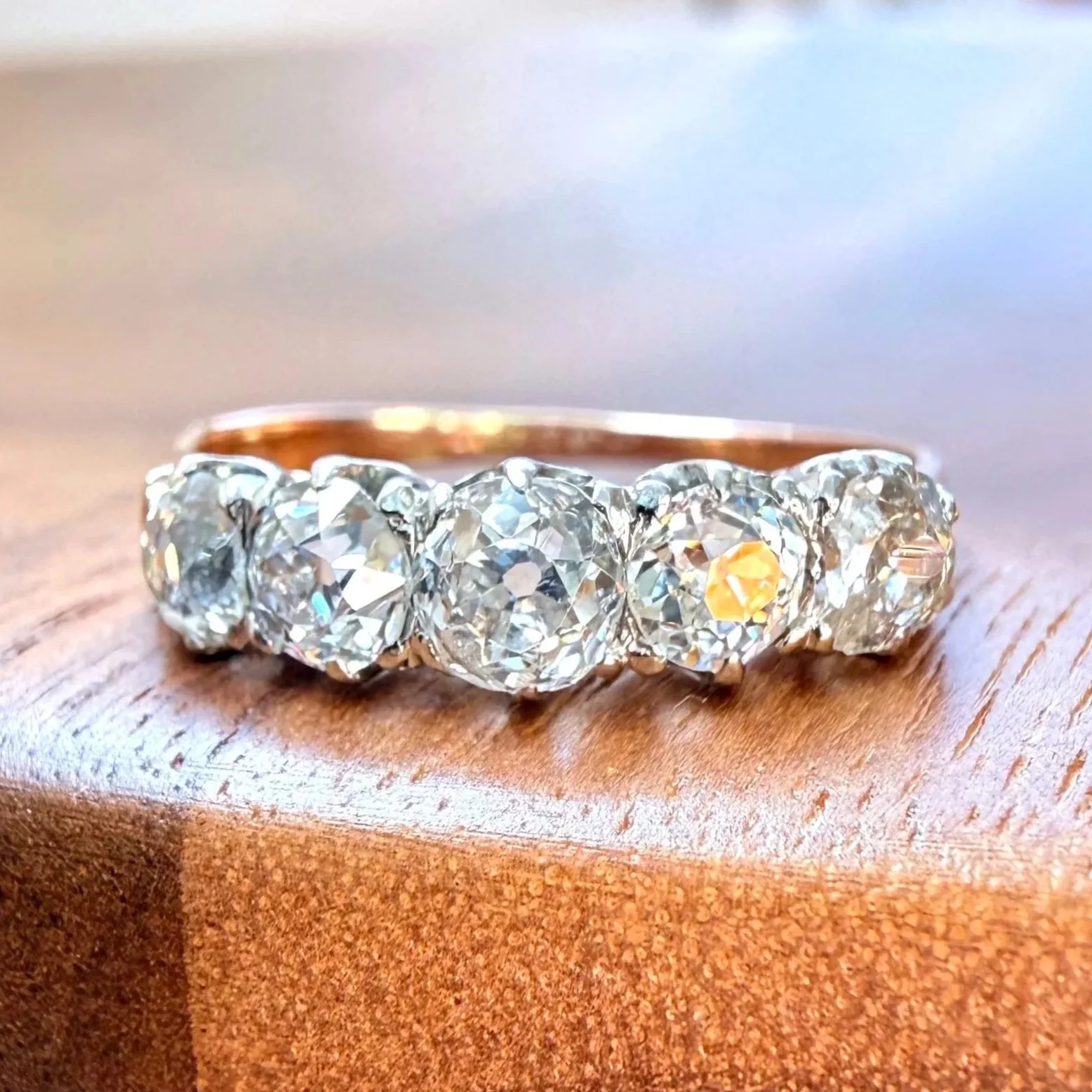 Très jolie bague "5 diamants" des années 1900 en or rose platine et diamants