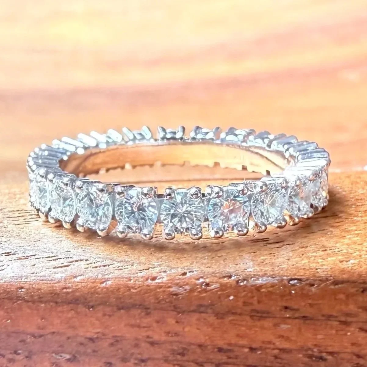 Cartier, Alliance "Destinée" en platine et tour complet de diamants T51