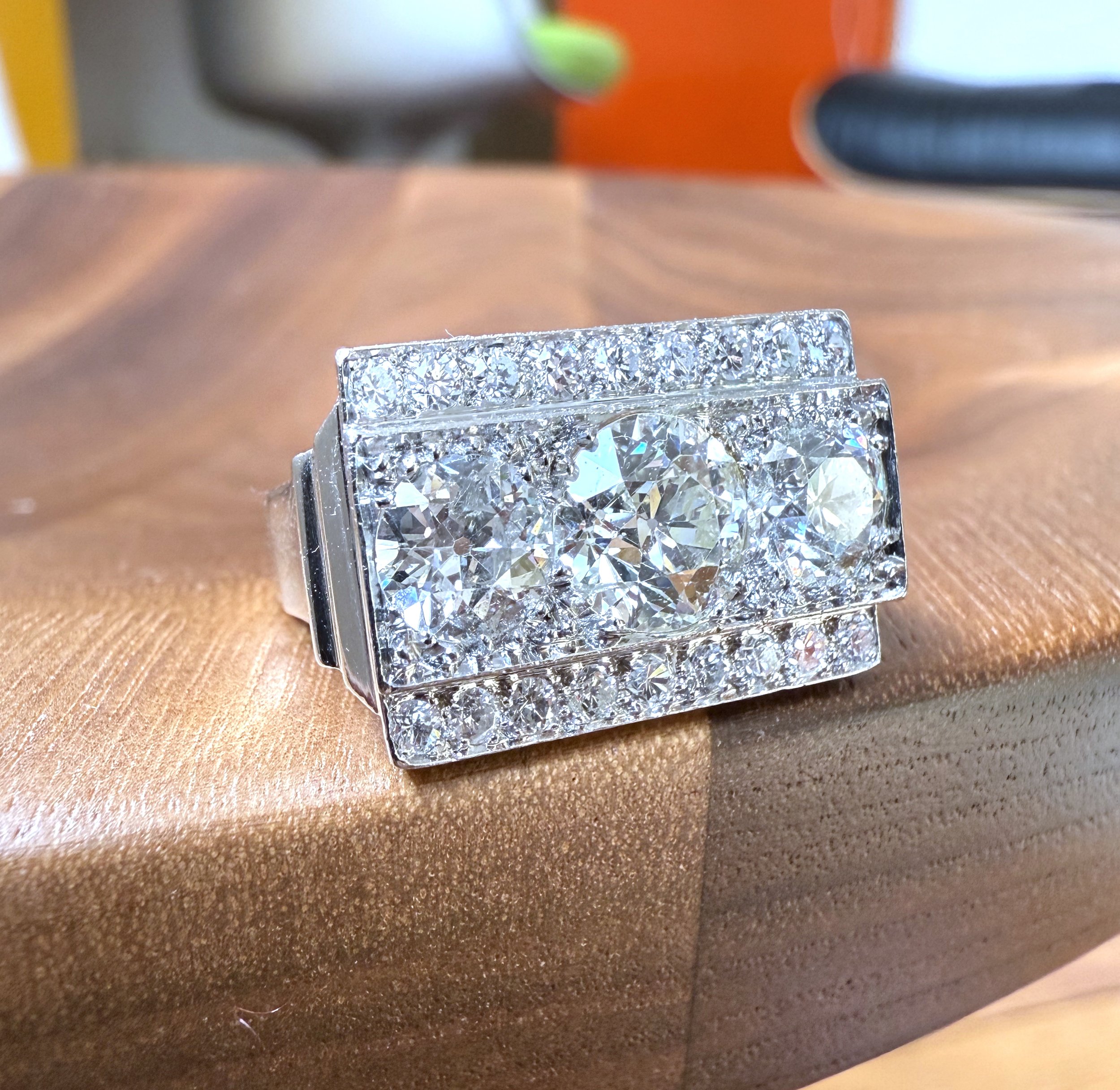 ADR2730-Bague-Tank-platine-diamants-exceptionnelle-unique-rare-estate-jewelry-french-parisian-diamond-ring3.jpeg
