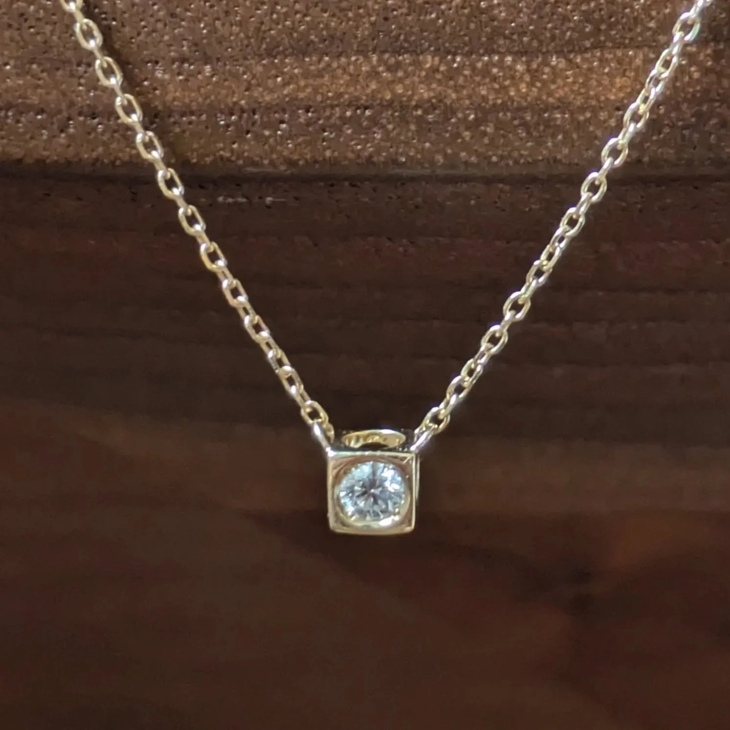 Dinh Van, collier "Le Cube" petit modèle en or jaune et diamant