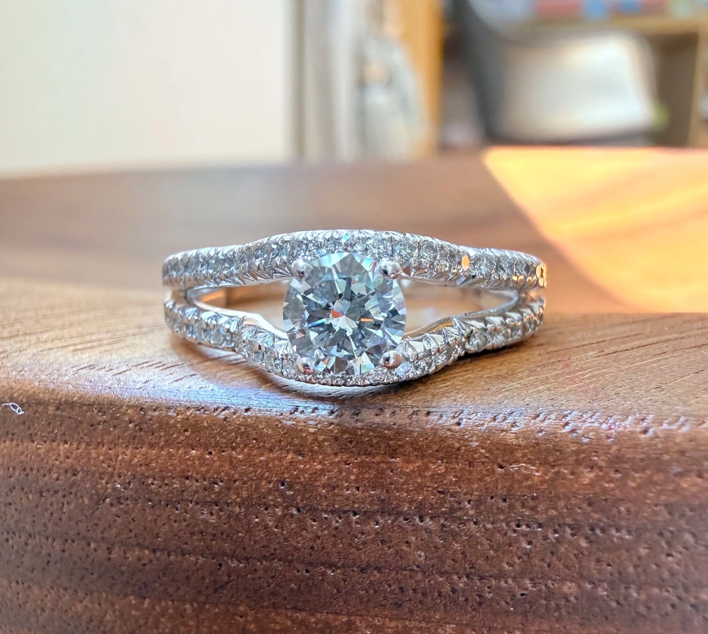 ADR2998-Chanel-solitaire-diamants-diamond-ring-engagement-fiancailles-mariage-camelia-profil5.jpg