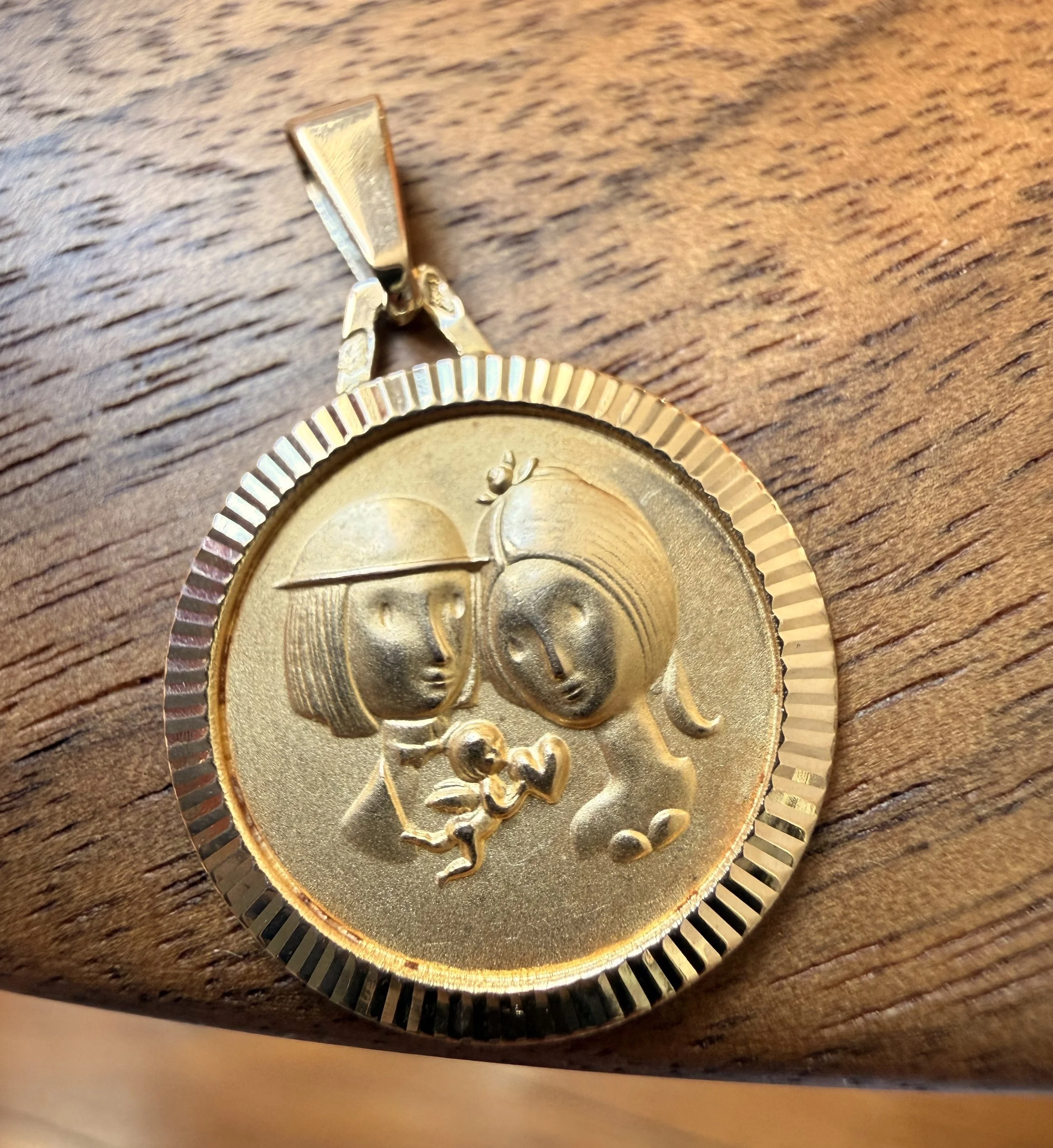 Médaille rayonnante des "Amoureux de Peynet" en or jaune