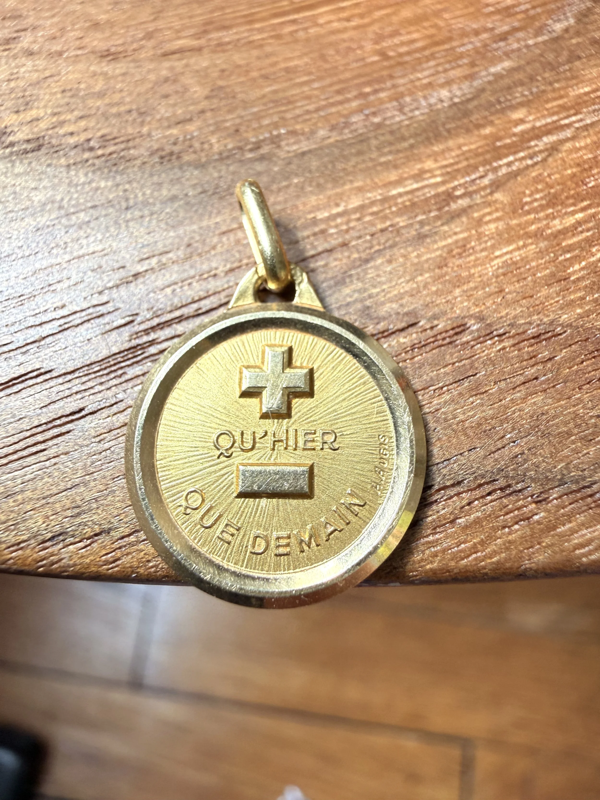 ADR3139-Medaille-Augis-damour-love-pendentif-pendant-rare-or1.jpeg