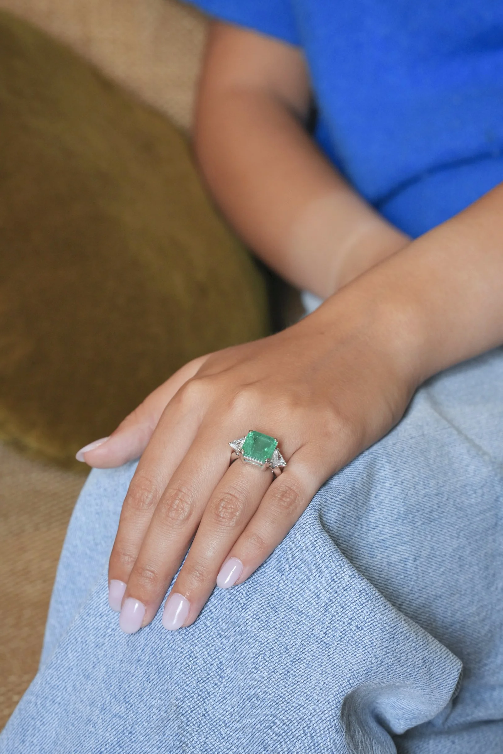 ADR3017-Grace-Bague-emeraude-diamants-triangle-emerald-ring0.jpg