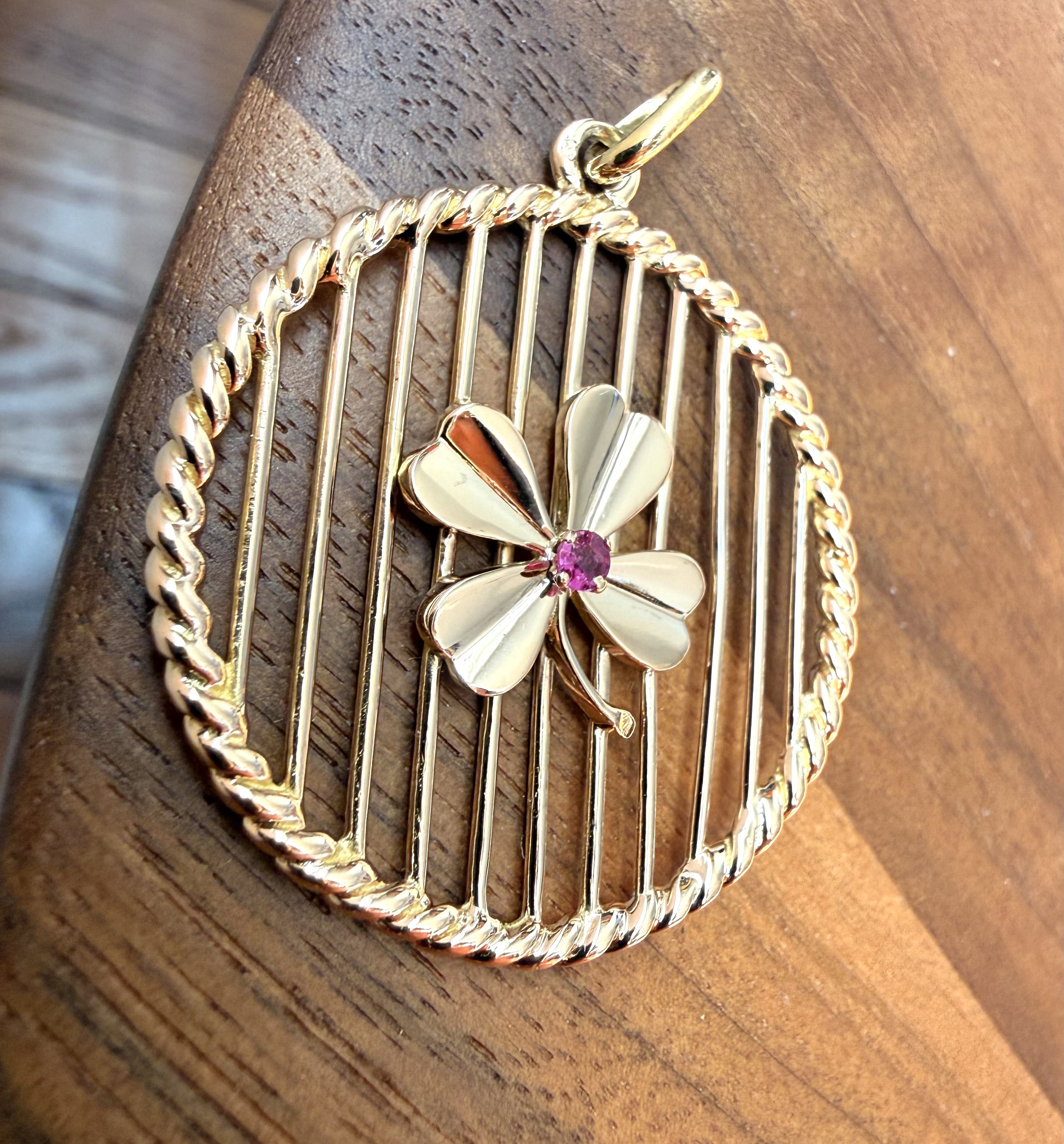 ADR3166-pendentif-medaille-rose-trefle-rare-medaillon4.jpeg