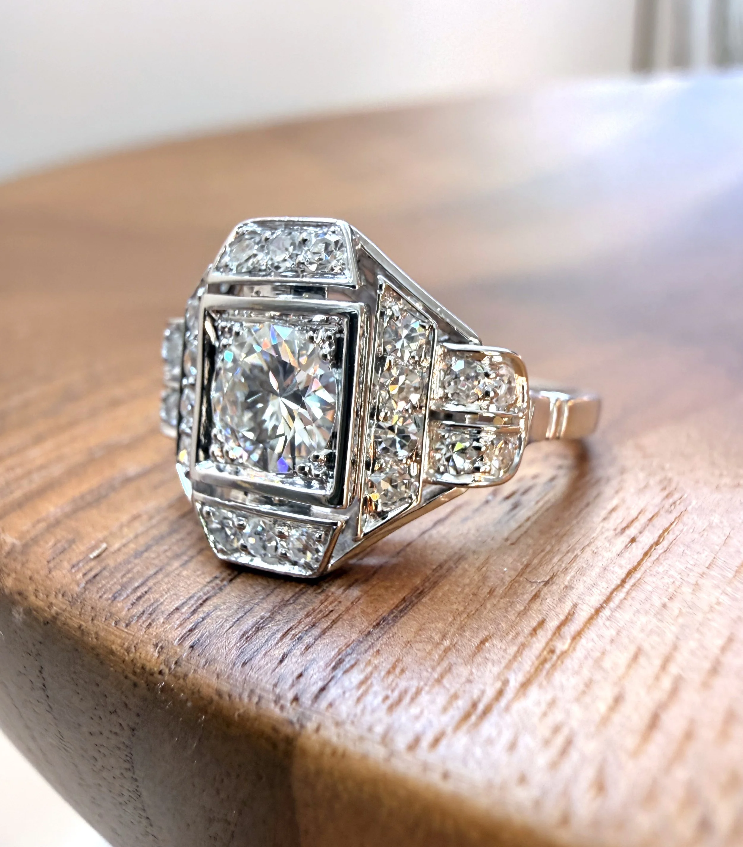 ADR3119-Bague-art-deco-ring-diamants-diamonds-rare-jewels-magnificent-estate-jewelry-heritage-french-louvre-france-frenchie-engagement-ring-top-ten-grandmother4.jpeg