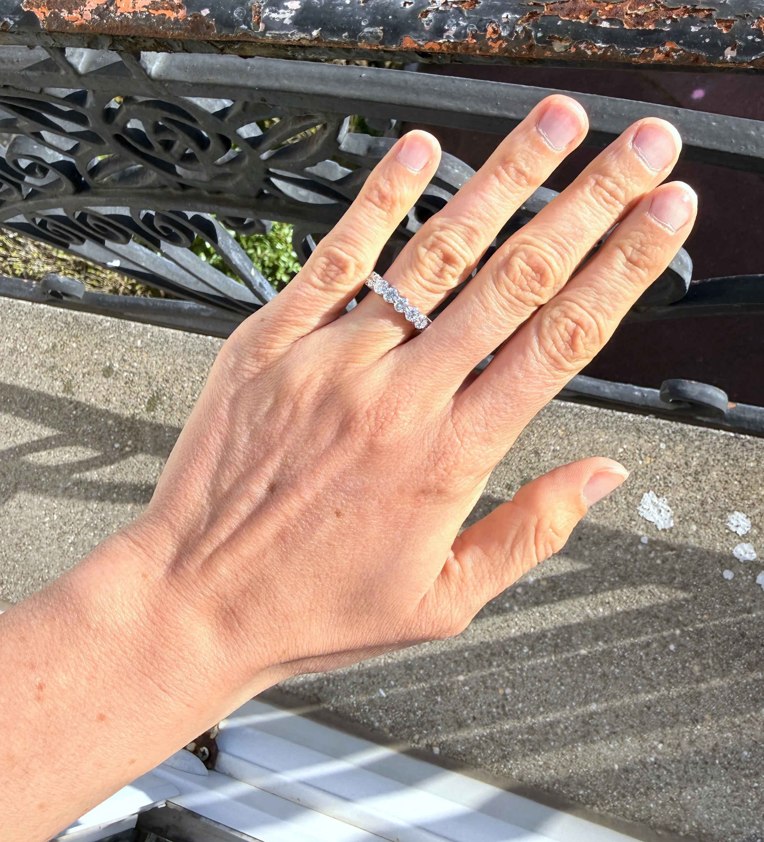 ADR3063-Alliance-or-blanc-diamants-diamond-engagement-ring-engaged8.jpeg