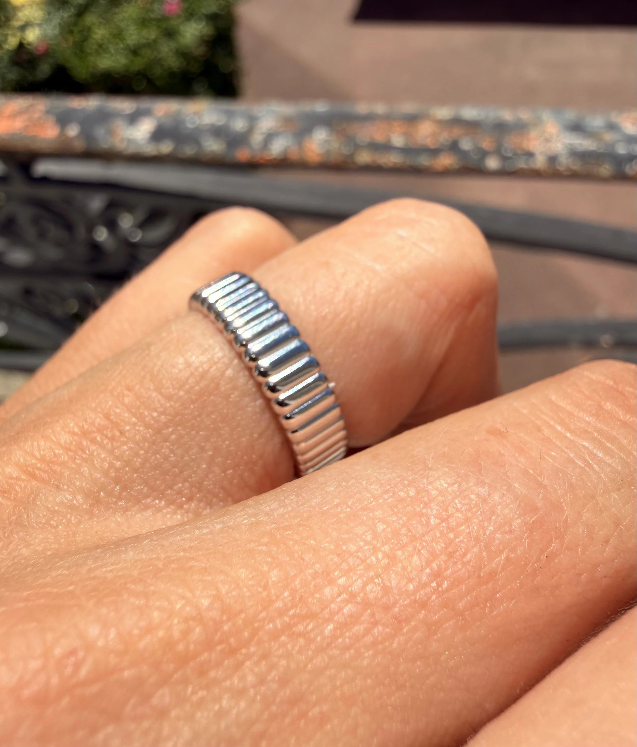 ADR2993-Alliance-Boucheron-bague-grosgrain-or-blanc-ecrin-signed-jewelry16.jpeg