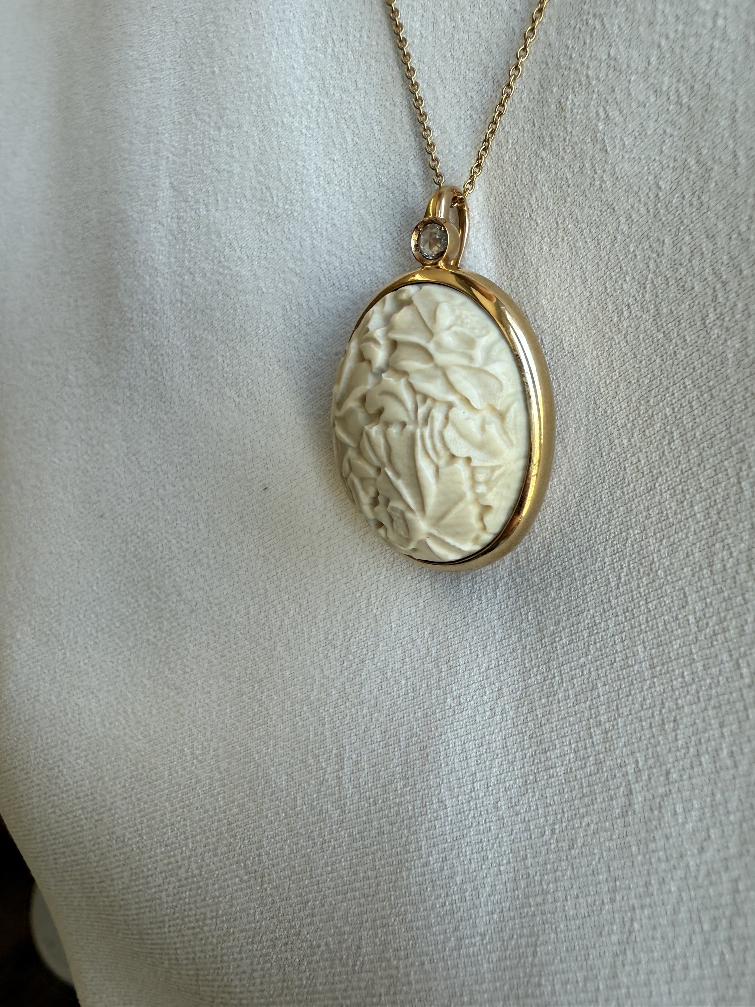 ADR2952-pendentif-or-jaune-opale-cadeau-naissance-anniversaire (3).jpeg