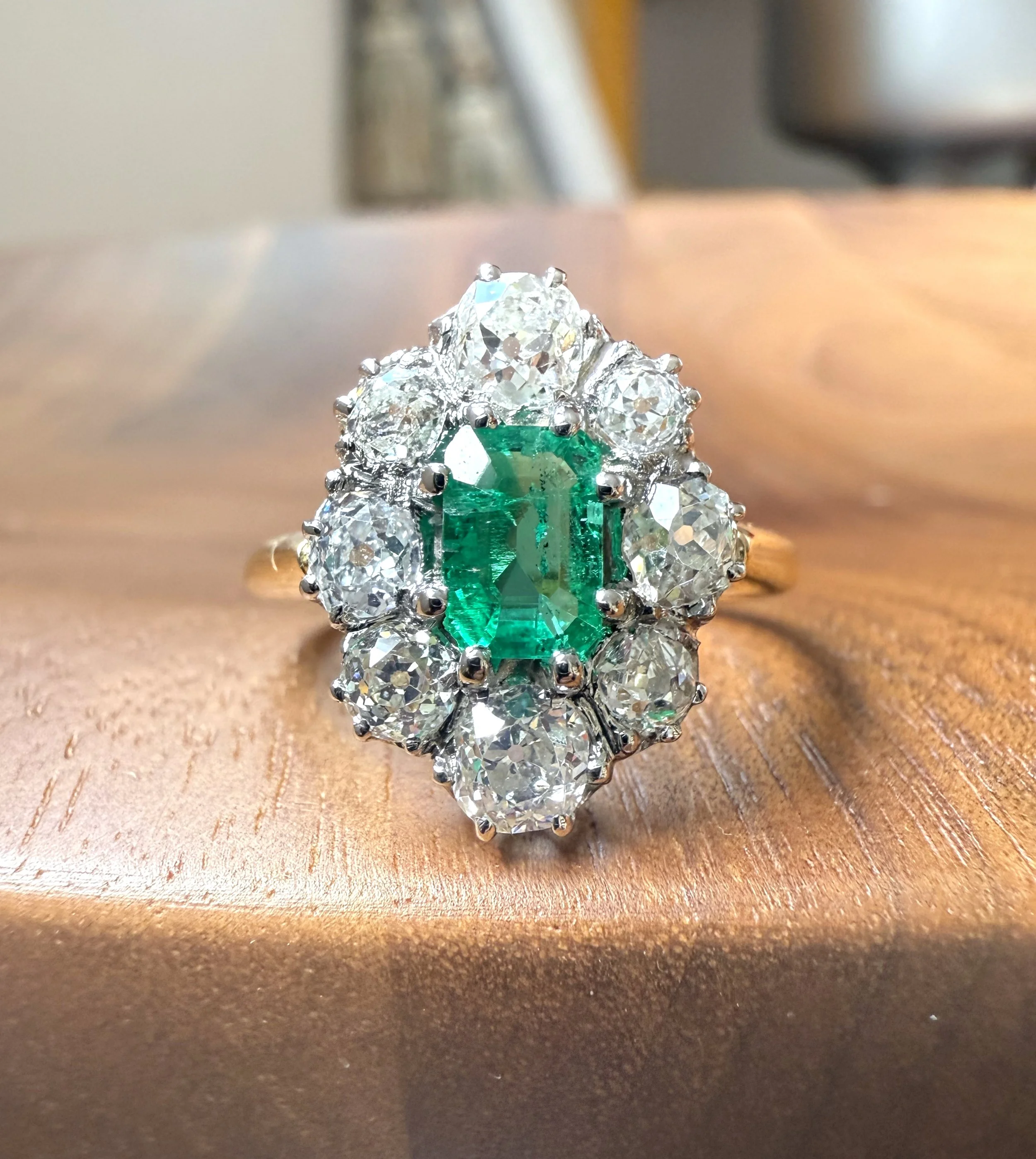 ADR2932-Bague-marguerite-emeraude-emerald-ring-diamants0.jpeg