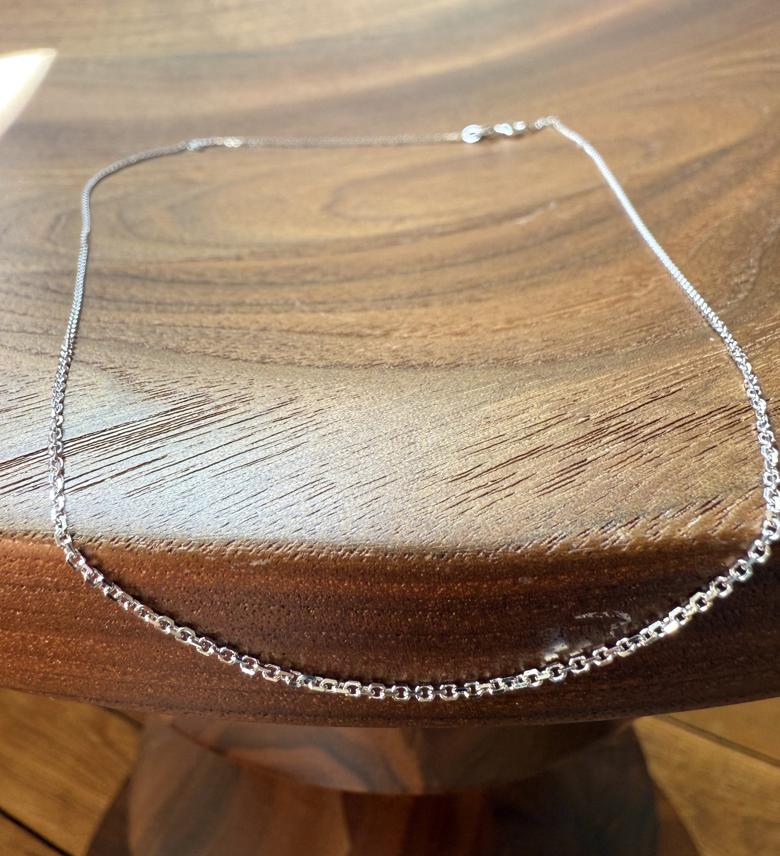 ADR2810-chaine-fine-or-blanc-argent.jpeg