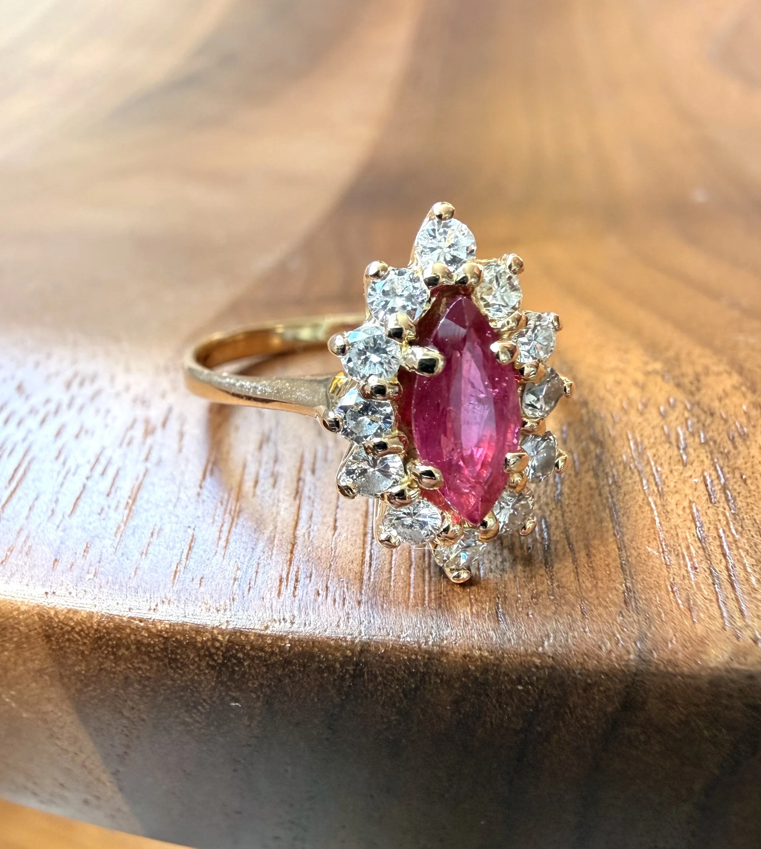 ADR3012-Bague-josephine-rubis-diamants-or-jaune-navette-marquise2.jpeg
