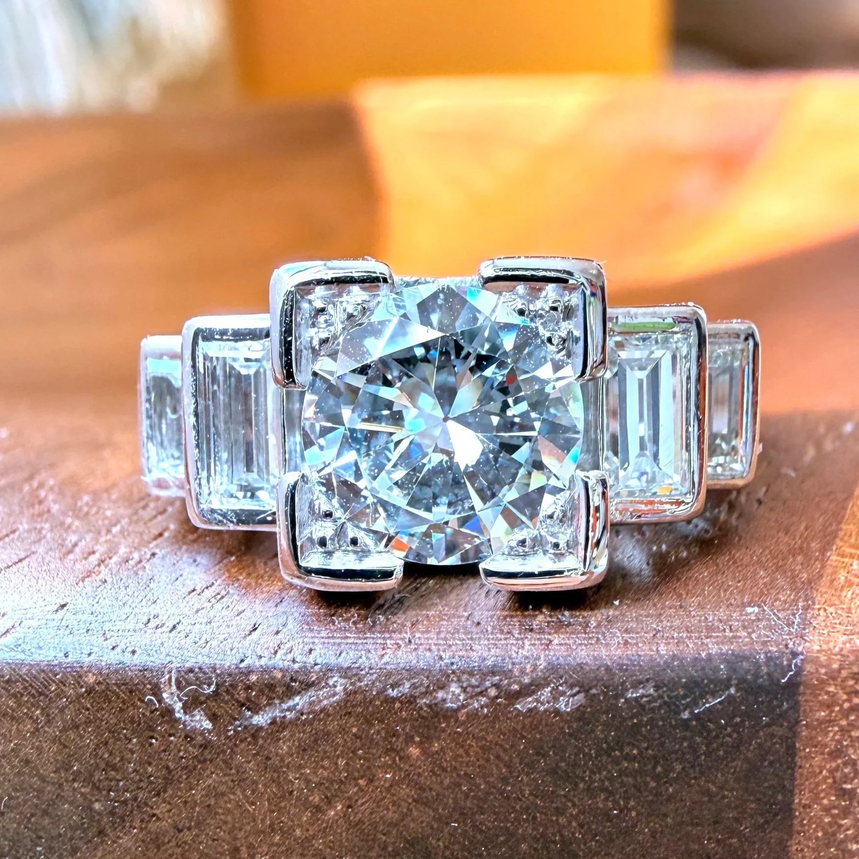 "La Edouard" Rare bague ancienne d'époque Art Déco platine et diamants