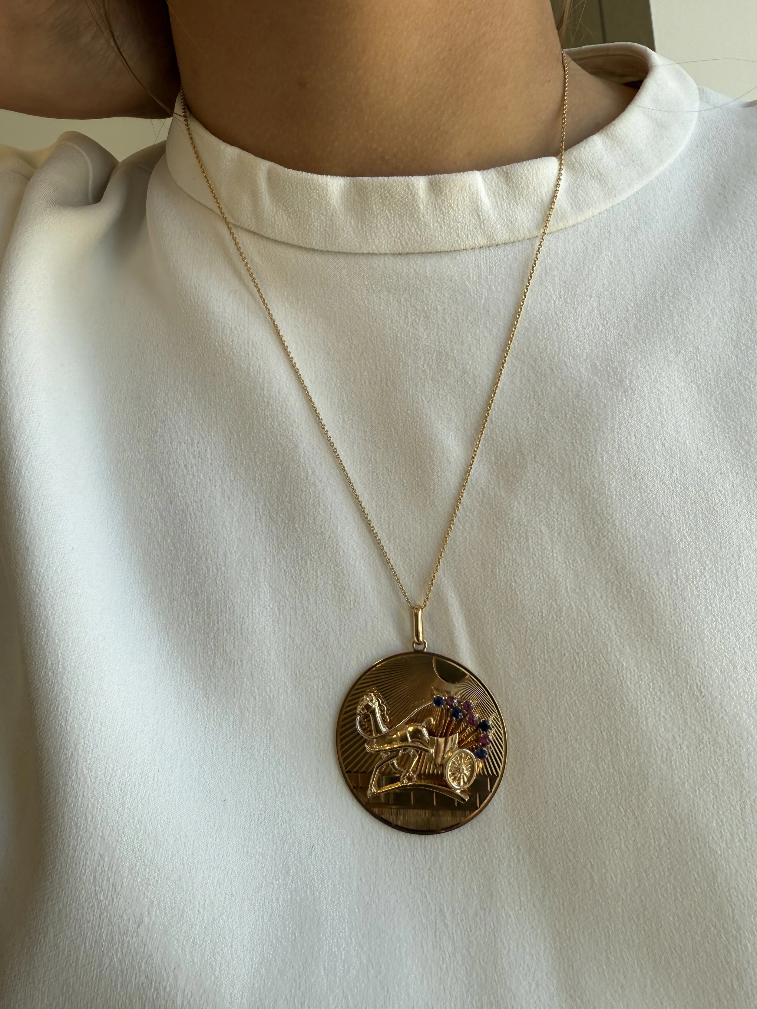 ADR2724-pendentif-or-jaune-pierre-chevaux-cadeau-naissance-anniversaire (1).jpeg