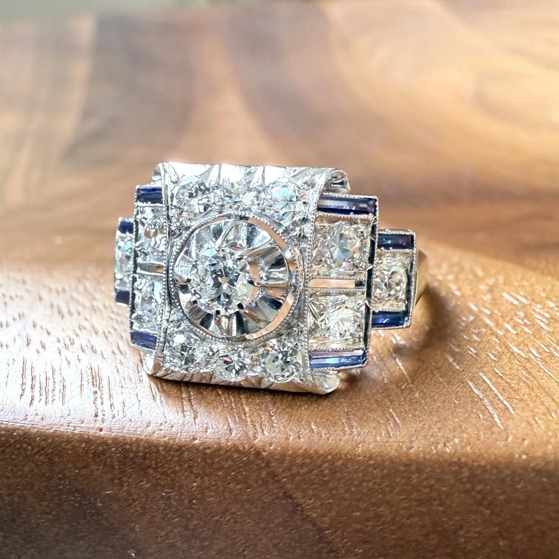 ADR2990-Art-Deco-bague-platine-diamants-saphirs-ring-diamonds-sapphire-rare-ring-bijoux-anciens-paris-french-jewelry1.jpg
