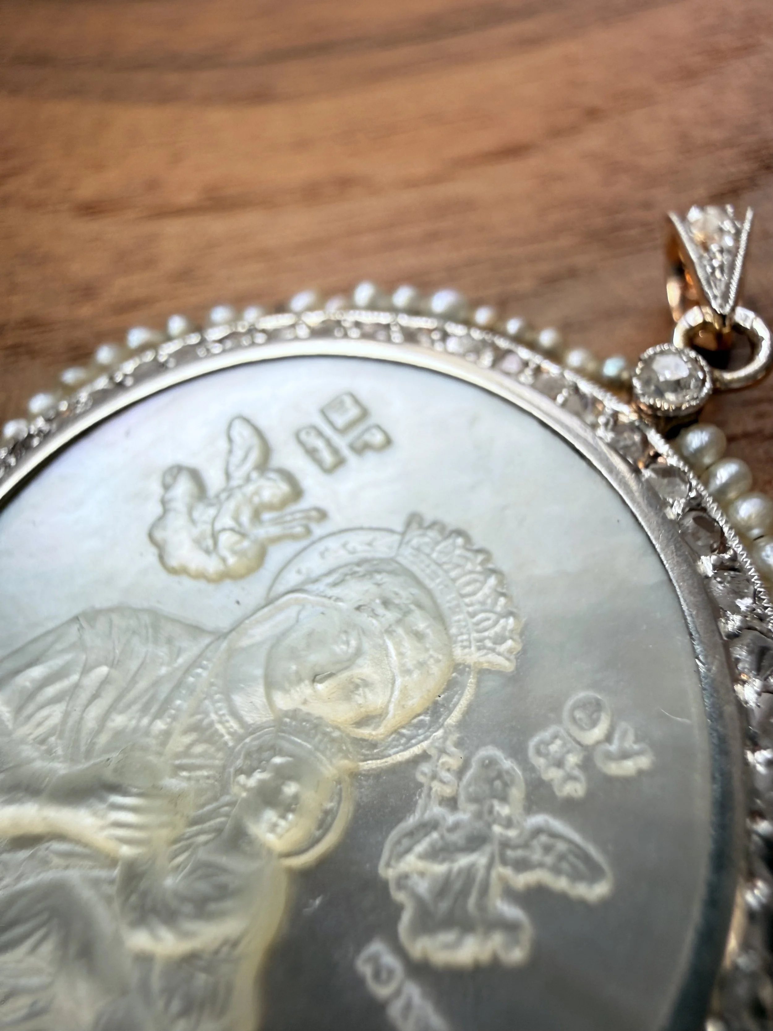 ADR3098-Medaille-nacre-diamants-perles-religious-religion-medal-mother-of-pearl4.jpeg