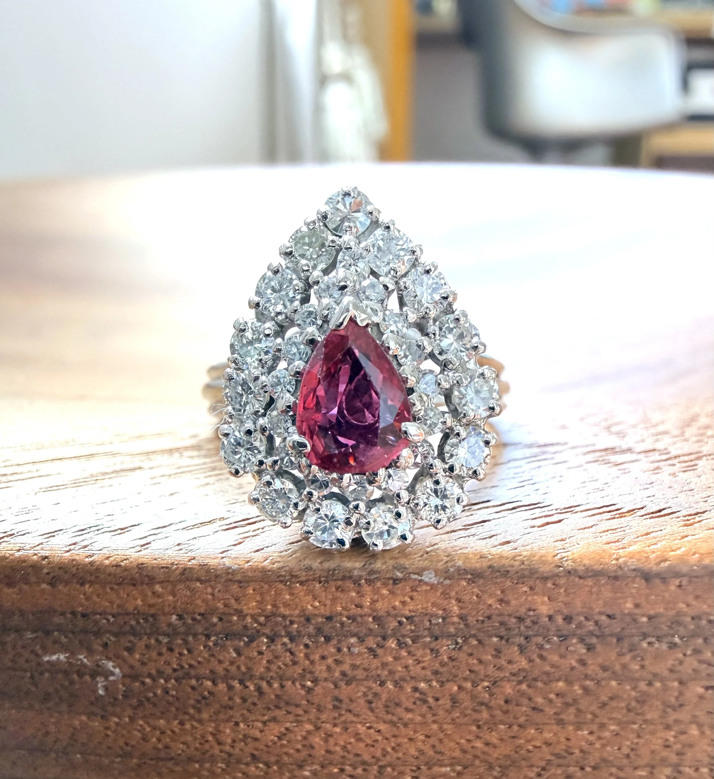 ADR3083-Bague-or-blanc-rubis-siam-poire-double-entourage-fiancailles-mariage-she-said-yes0.jpeg