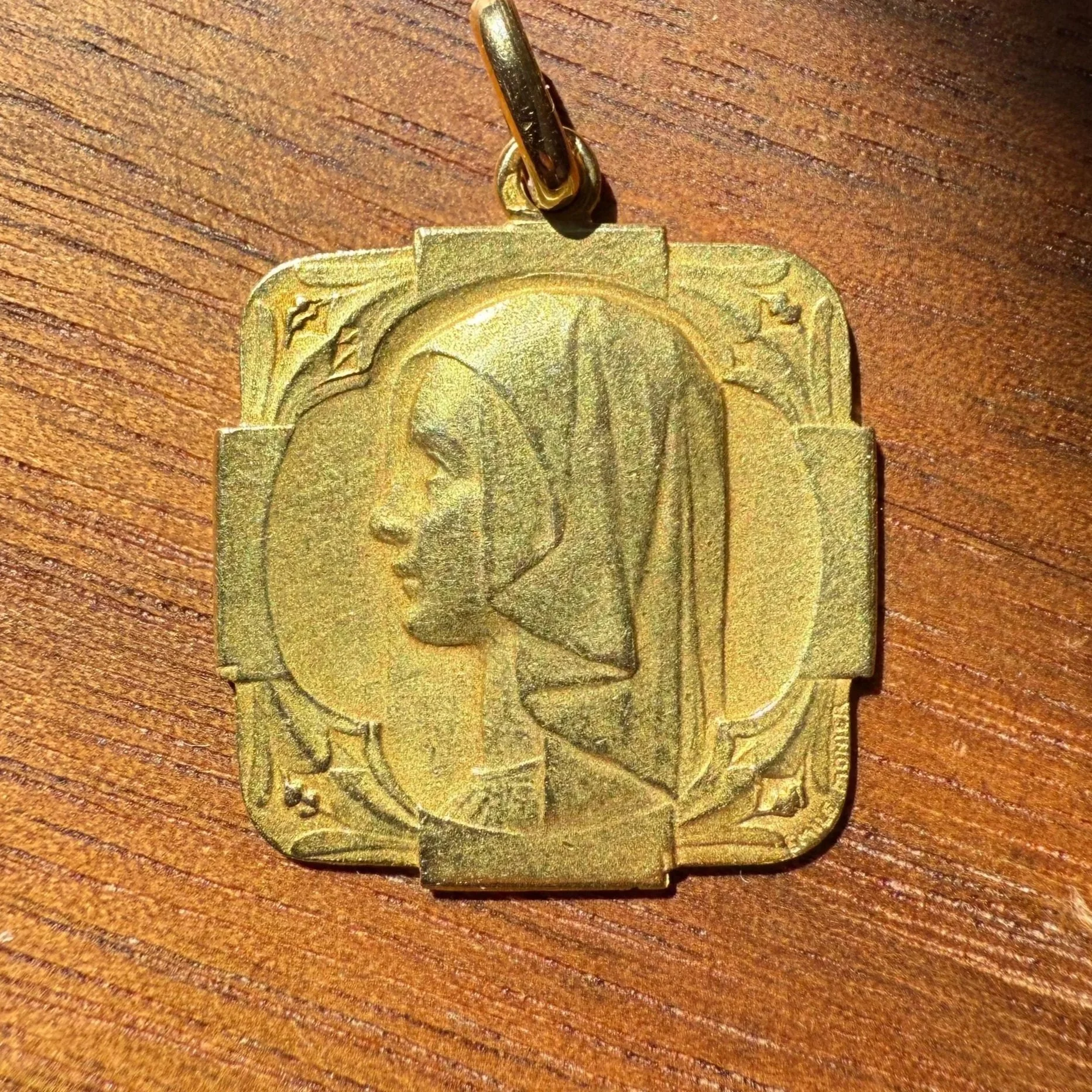 Emile Monier, Très jolie médaille ancienne de la vierge de forme carré aux bords arrondis