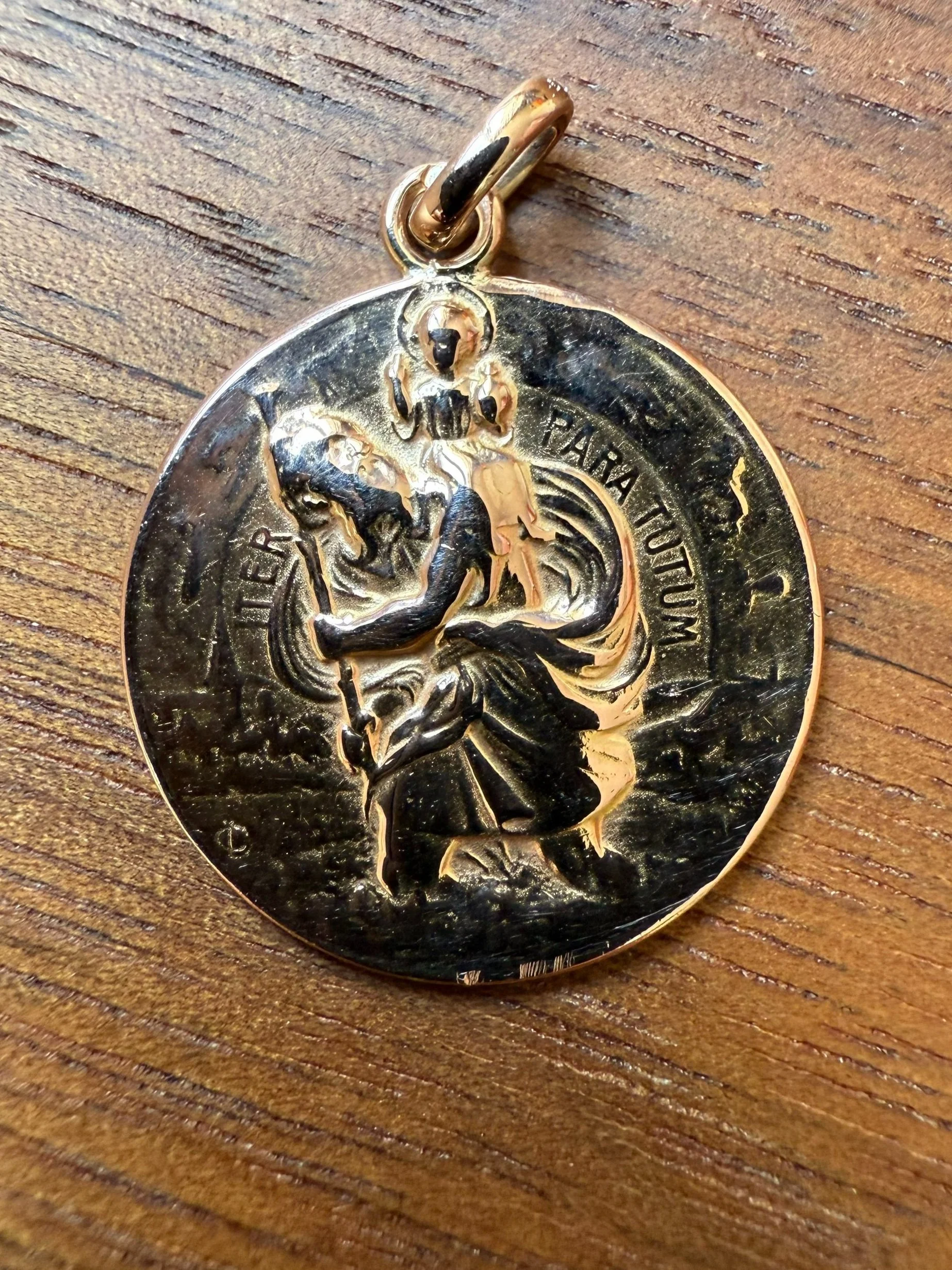ADR2866-medaille-ronde-saint-christophe-or-jaune-cadeau-naissance-bapteme-communion-confirmation.jpg