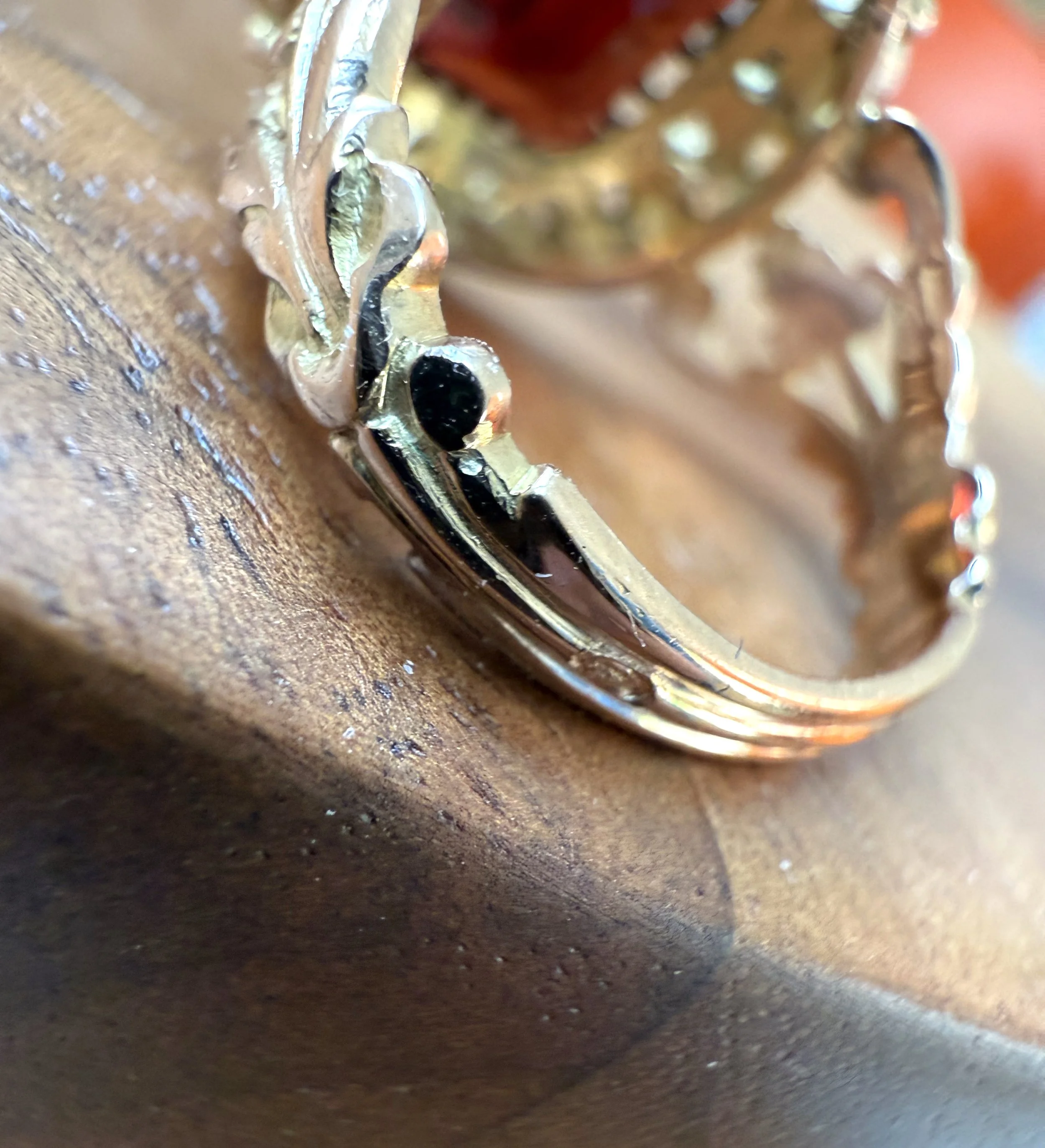 ADR2980-Reine-bague-grenat-red-stone-precious-queen-louvre-paris-parisienne-parisian-ring-estate-heritage-france-bijoux-anciens-french8.jpeg