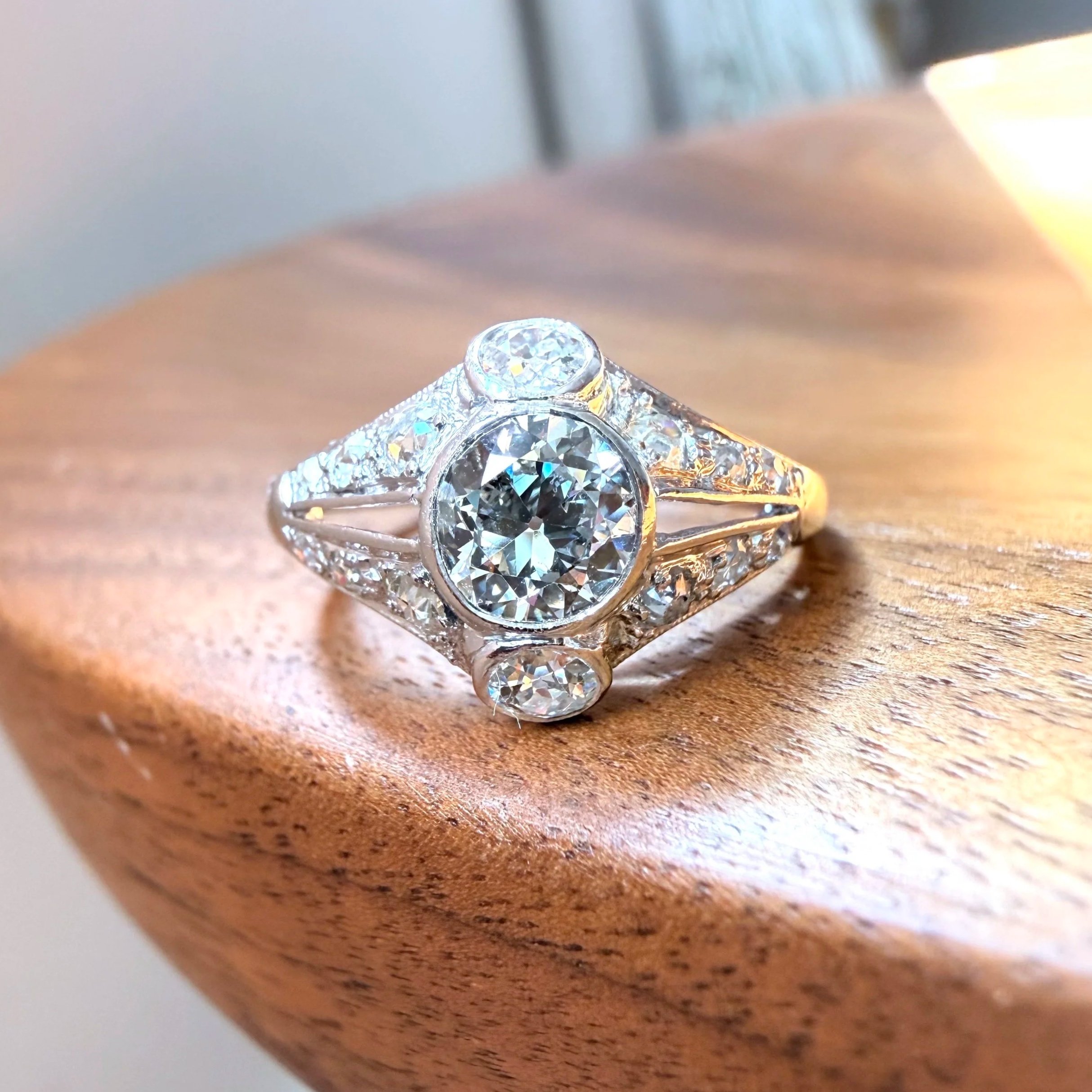 ADR3022-caramel-bague-ancienne-art-deco-diamants-bombee-dentelle-rare-french-parisienne-fiancailles-mariage-wedding1.jpg