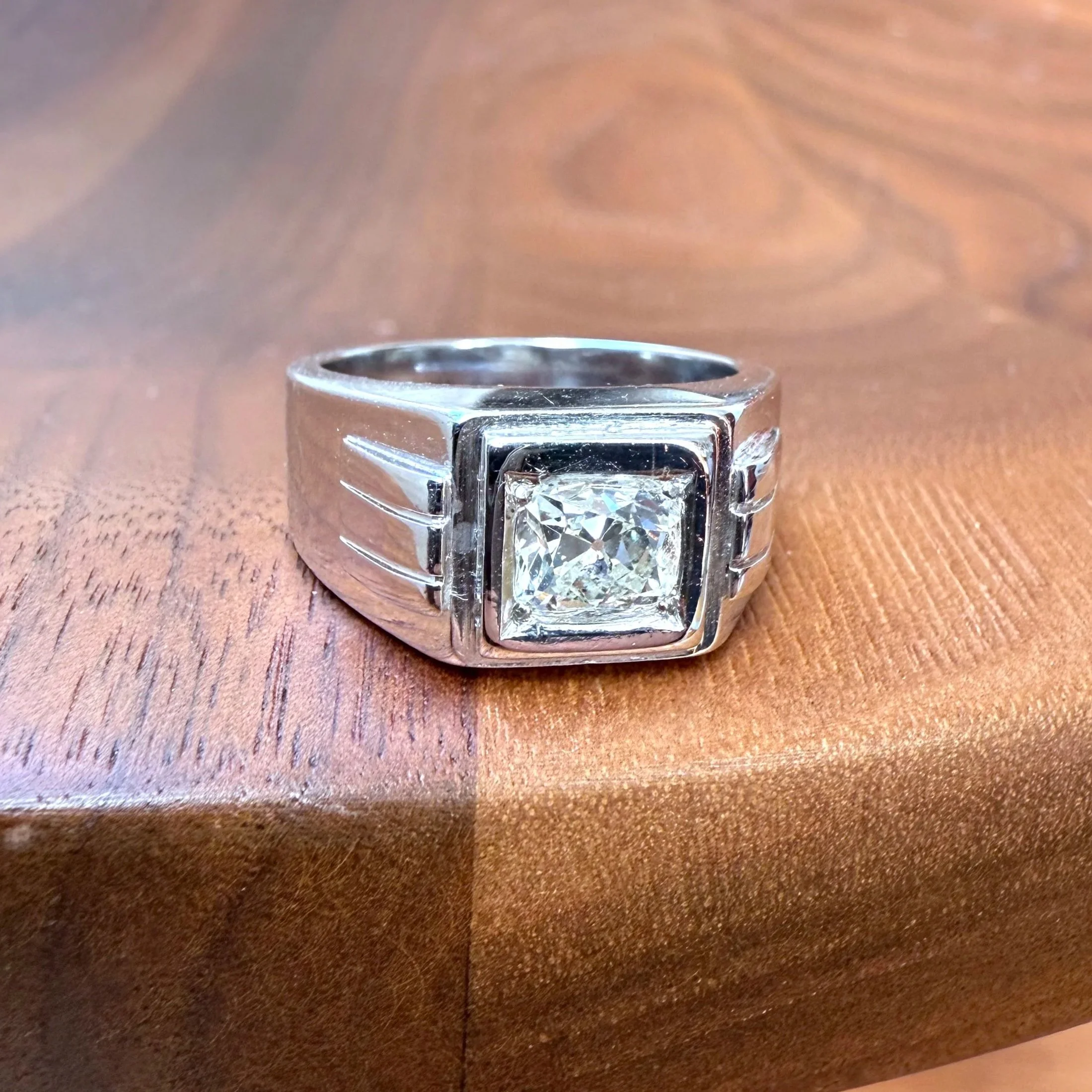 ADR1698-cushion-bague-vintage-diamant-coussin3.jpg