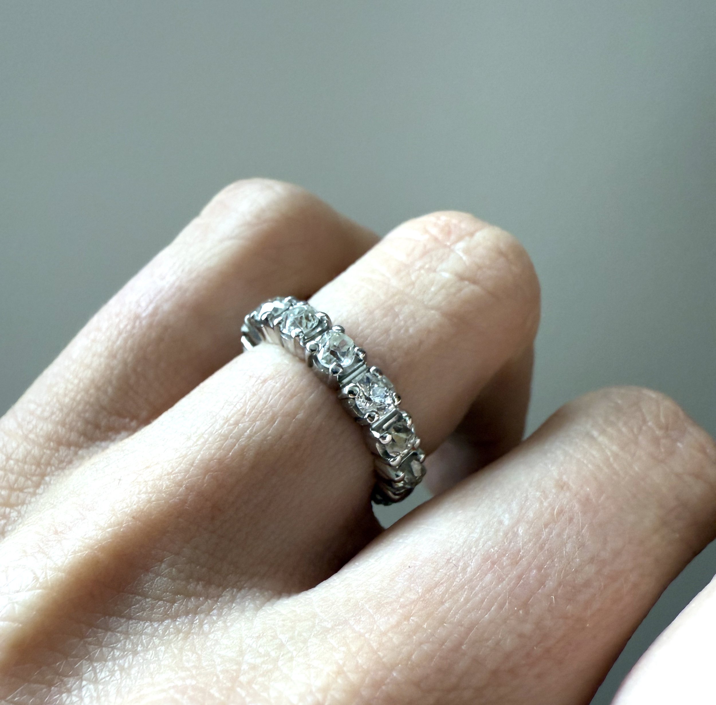 ADR2827-Alliance-or-blanc-diamants-diamond-eternity-ring-vintage-wedding-mariage-fiancailles4.jpeg