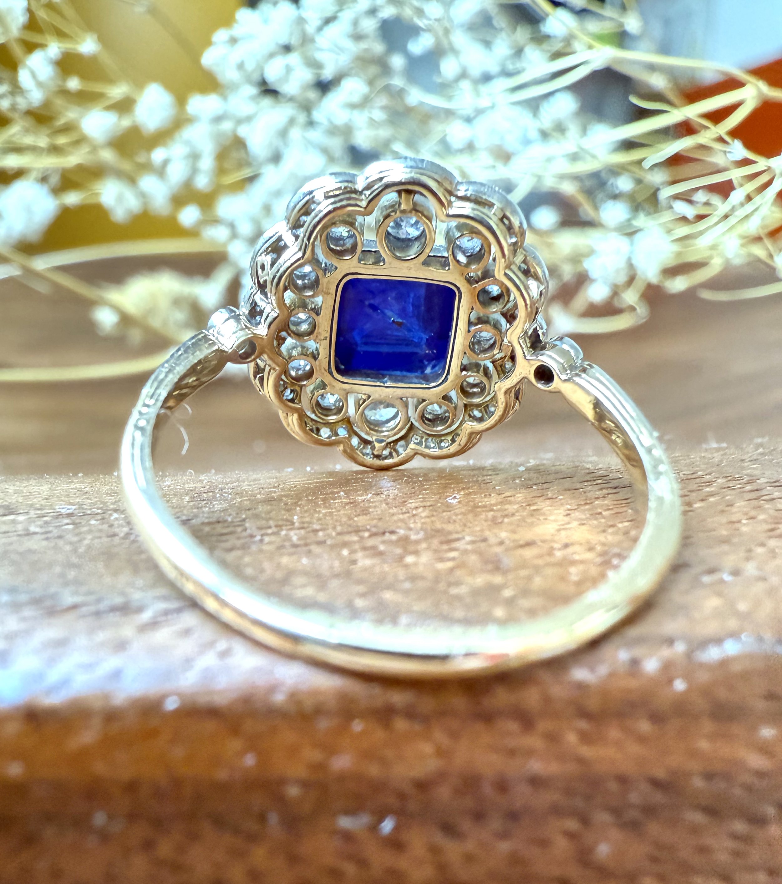 ADR2760-Bague-ancienne-or-jaune-saphir-paindesucre-sapphire-diamonds-thailand-saphir-vintage-ancienne-orjaune-bijoux-anciens-famille-paris13.jpeg