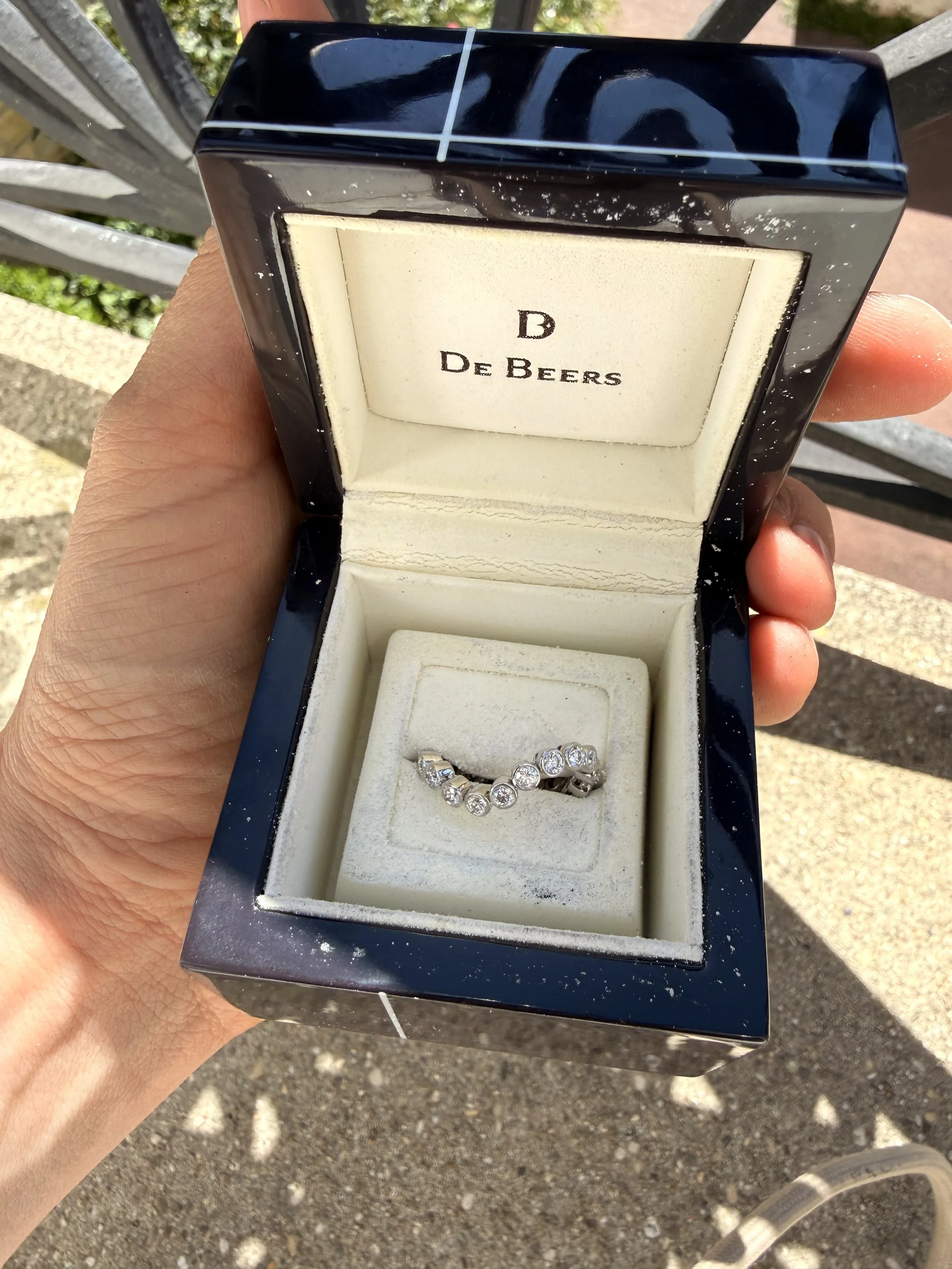 ADR3045-de-Beers-bague-mobile-diamants-alliance-diamonds-ring16.jpeg