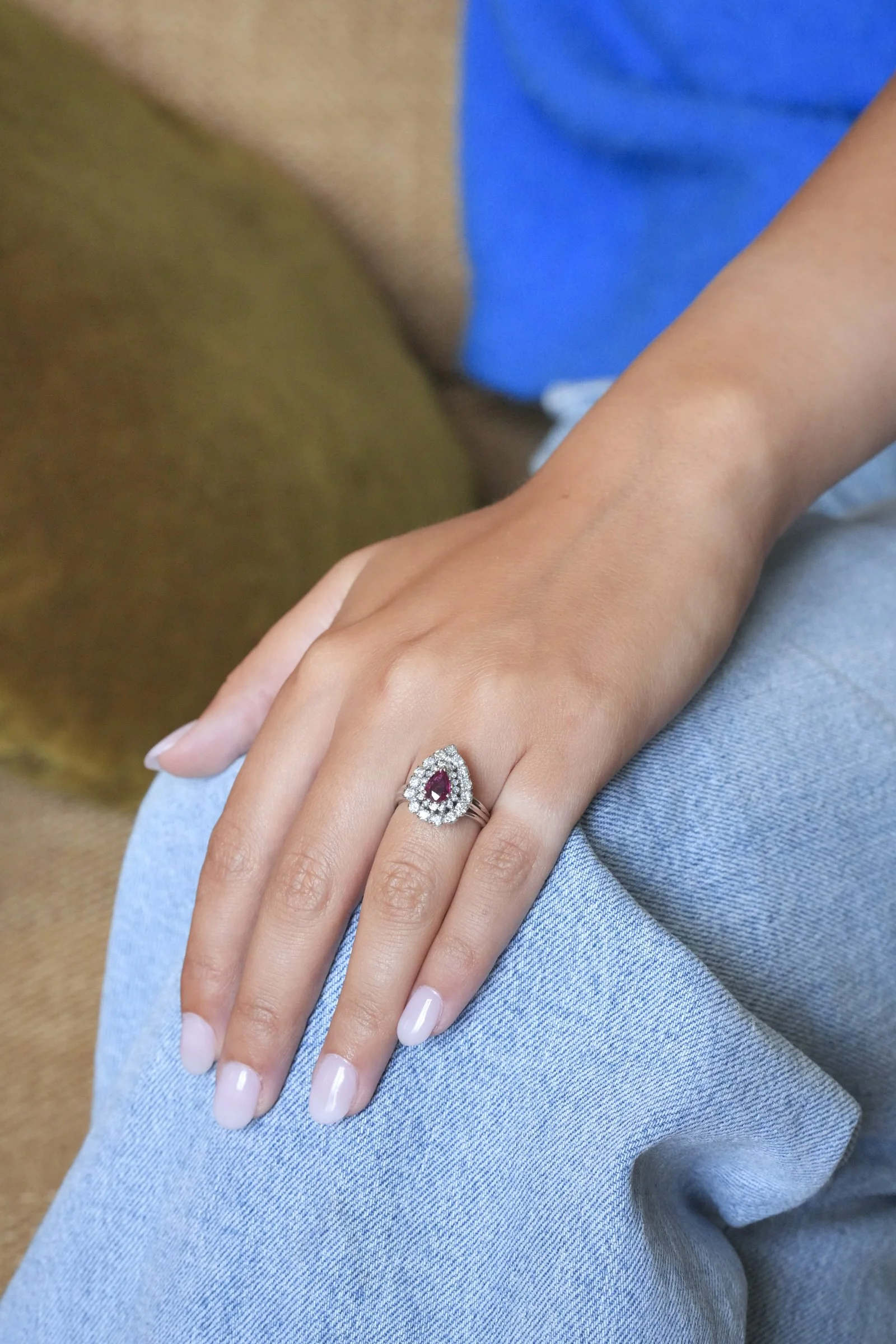 ADR3083-prune-bague-rubis-diamants-poire-pear-shape-ring0.jpg