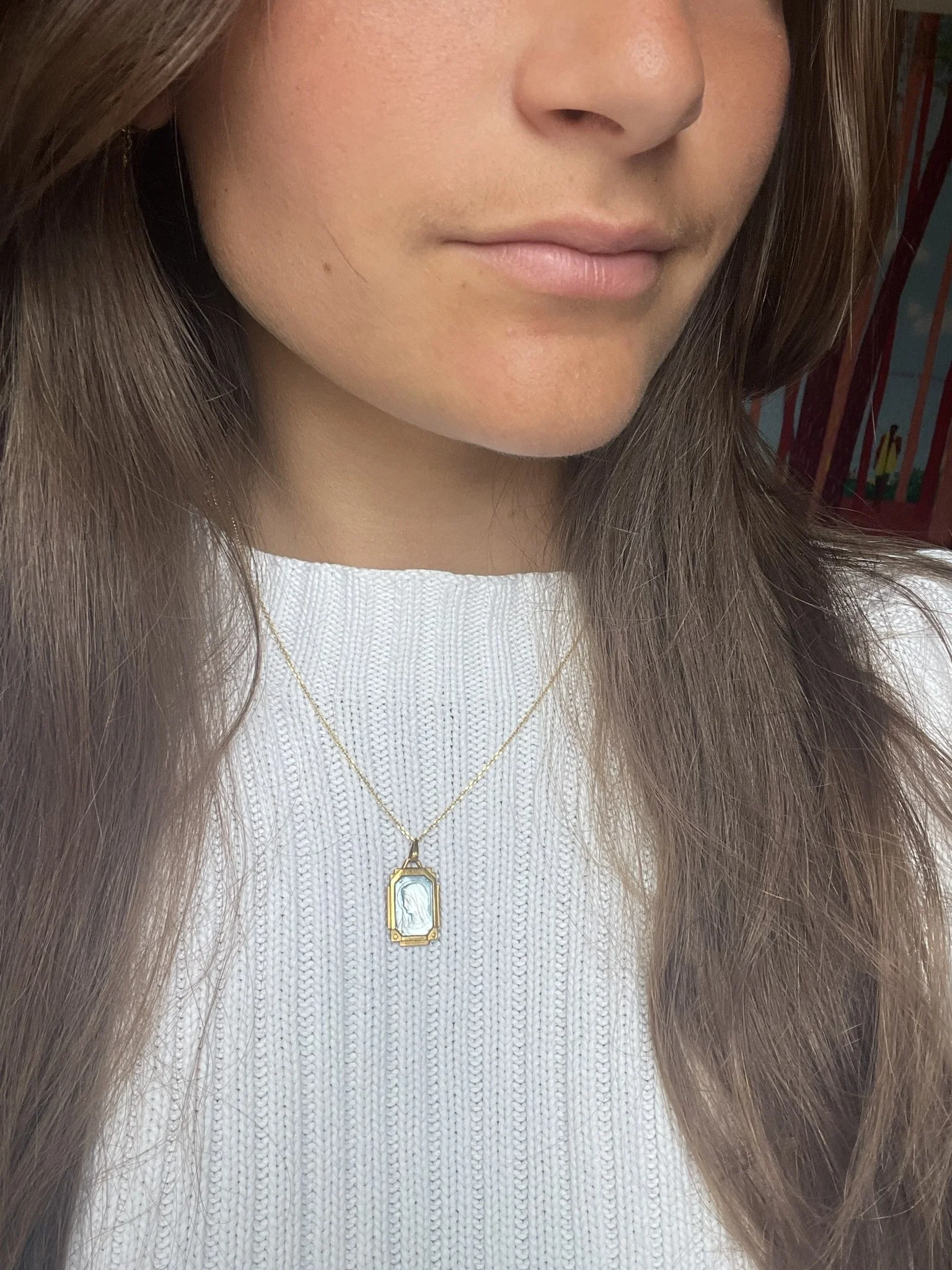 ADR2894-médaille-nacre-art-deco-or-jaune-vierge-marie-religion (4).JPEG